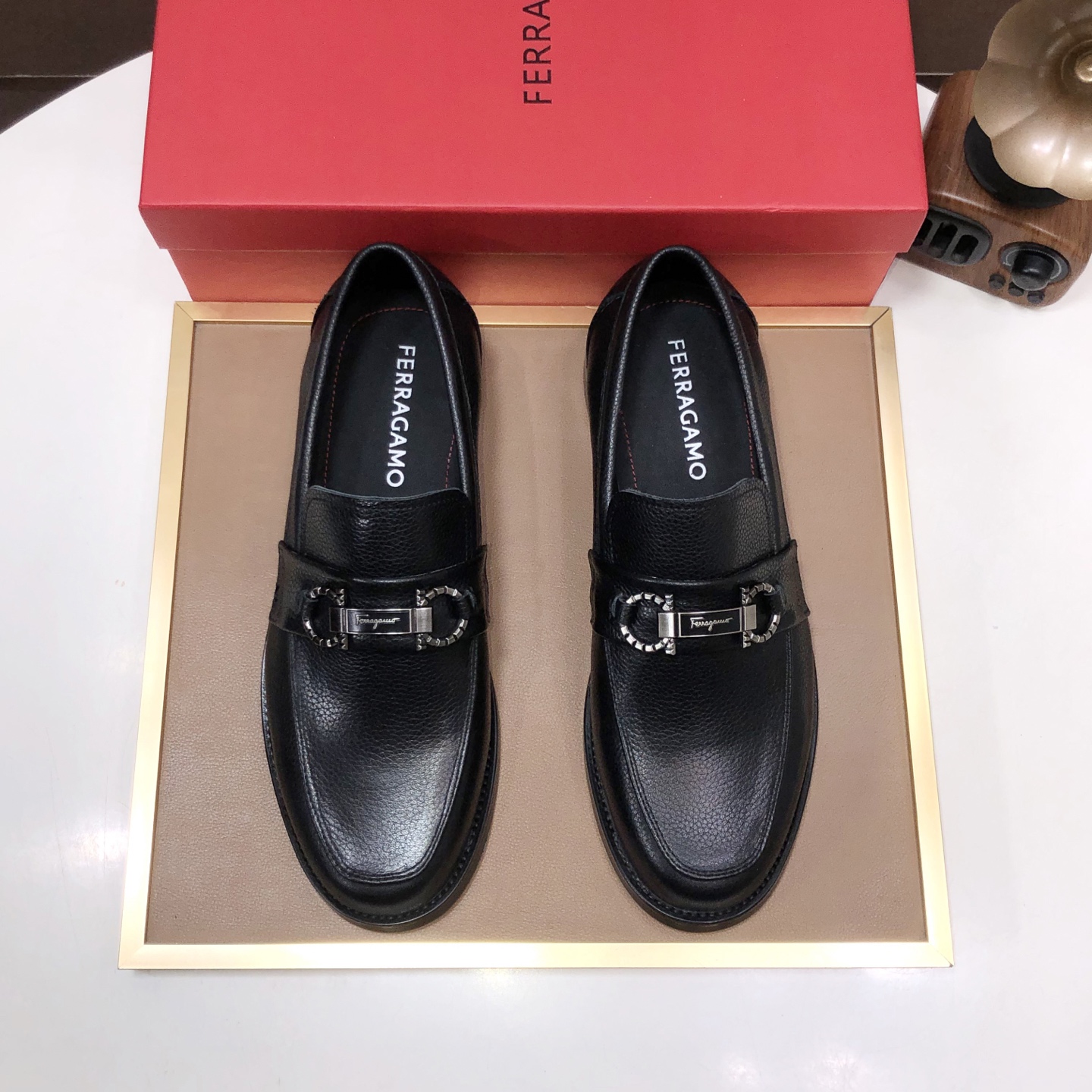 NO:346379,Factory [Ferragamo/Ferragam] The latest model of the counter is imported with a cowhide + imported cowhide inner + original luxury metal buckle + original combination of large bottom without pressure 38–45 (45 custom made without return), ferragamo, cowhide19860909厂【Ferragamo/菲拉格幕】专柜最新款原版进口开边上乘牛皮+进口牛皮内里+原版奢华金属扣+原版组合大底对比无压力 38–45(45定做不退换),,ferragamo,cowhide,Men's shoes