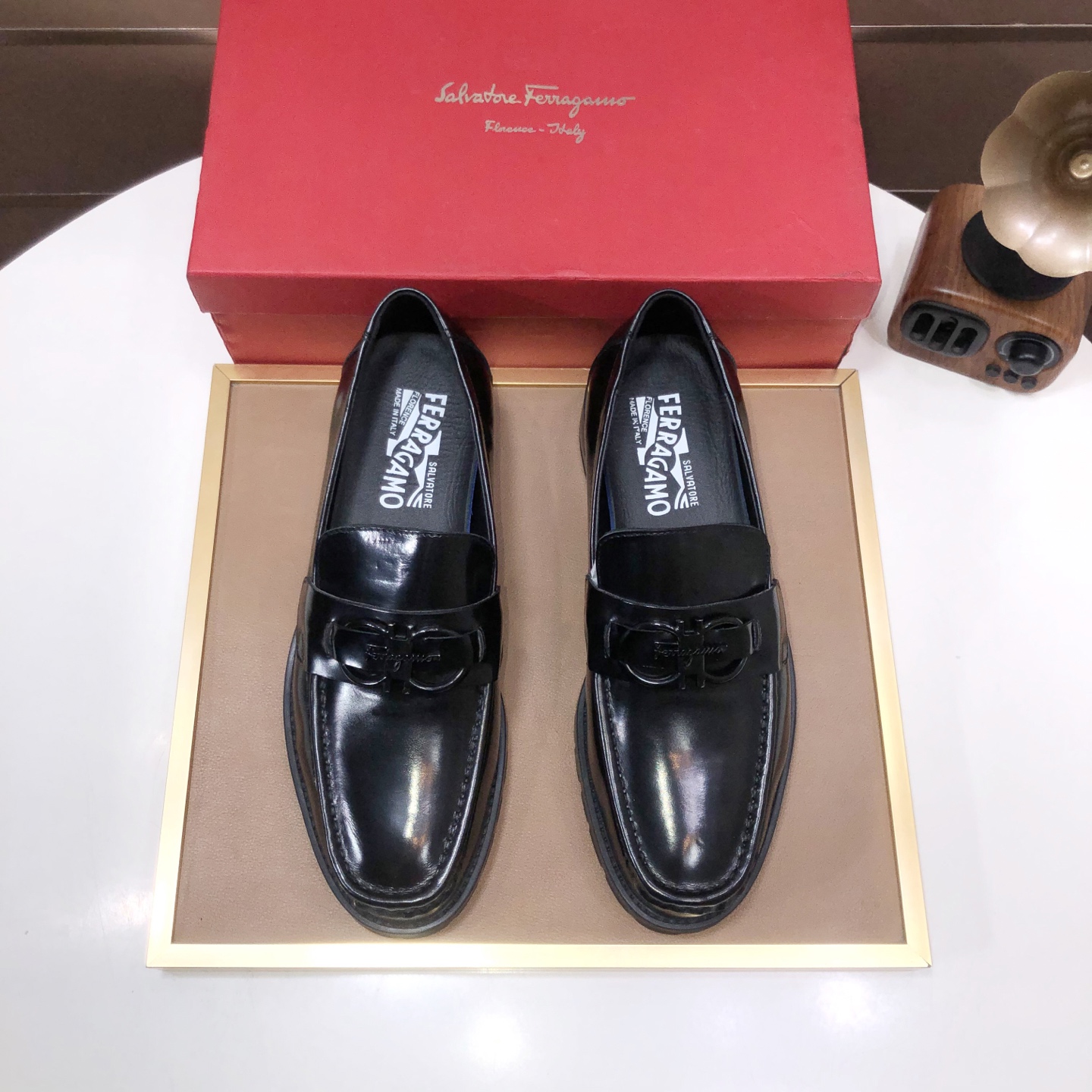 NO:352910,【Ferragamo/Ferragamo】 (high-end beef) New Ferragamo* - Top version Ferragamo classic leather shoes!  Use imported original cowhide, with the inner layer of comfortable cowhide inner!  Original wear-resistant rubber outsole!  High-quality quality!  Number of codes 38-45 (45 customized), ferragamo, cowhide19860909【Ferragamo/菲拉格幕】（高端牛里) 新款 Ferragamo*——顶级版本 菲拉格幕经典正装皮鞋！选用进口原版牛皮,内里头层舒适牛皮内里！原版耐磨橡胶大底！高品质精品！码数38-45(45定做),,ferragamo,cowhide,Men's shoes