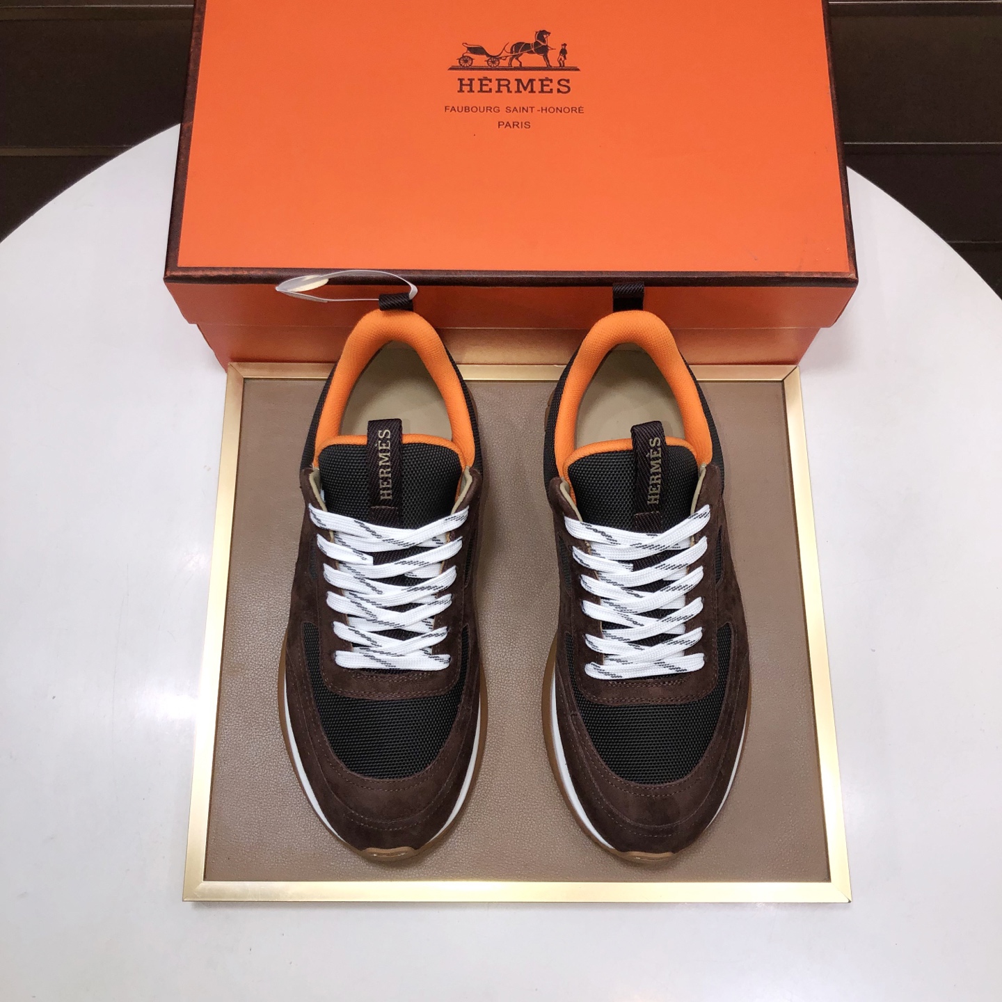 NO:854044,[Hermès] (cowhide lining) original item from the popular counter!  The world's top brand...Luxury quality...//Fashion High-end upper-foot...gives you a low-key and luxurious comfort experience. The upper is made of pure first-layer cowhide imported from Italy...sweat-absorbent cowhide lining...comfortable and breathable, high-end and classy...luxury and noble!!  ..Original factory shipment [Hug] stall..Original board.Code number.38-44(45 customized),,hermes,cowhide19860909【爱马仕】（牛皮内里）爆款专柜原单货！世界顶级品牌..奢华品质....//时尚 上脚高档次 ..给你低调奢华的舒适体验.鞋面采用纯意大利进口原板头层牛皮..吸汗牛皮内里..,舒适透气,高端大气上档次..奢华尊贵! ！..代工厂出货 [拥抱]档口..原板.码数.38-44(45定做),,hermes,cowhide,Men's shoes