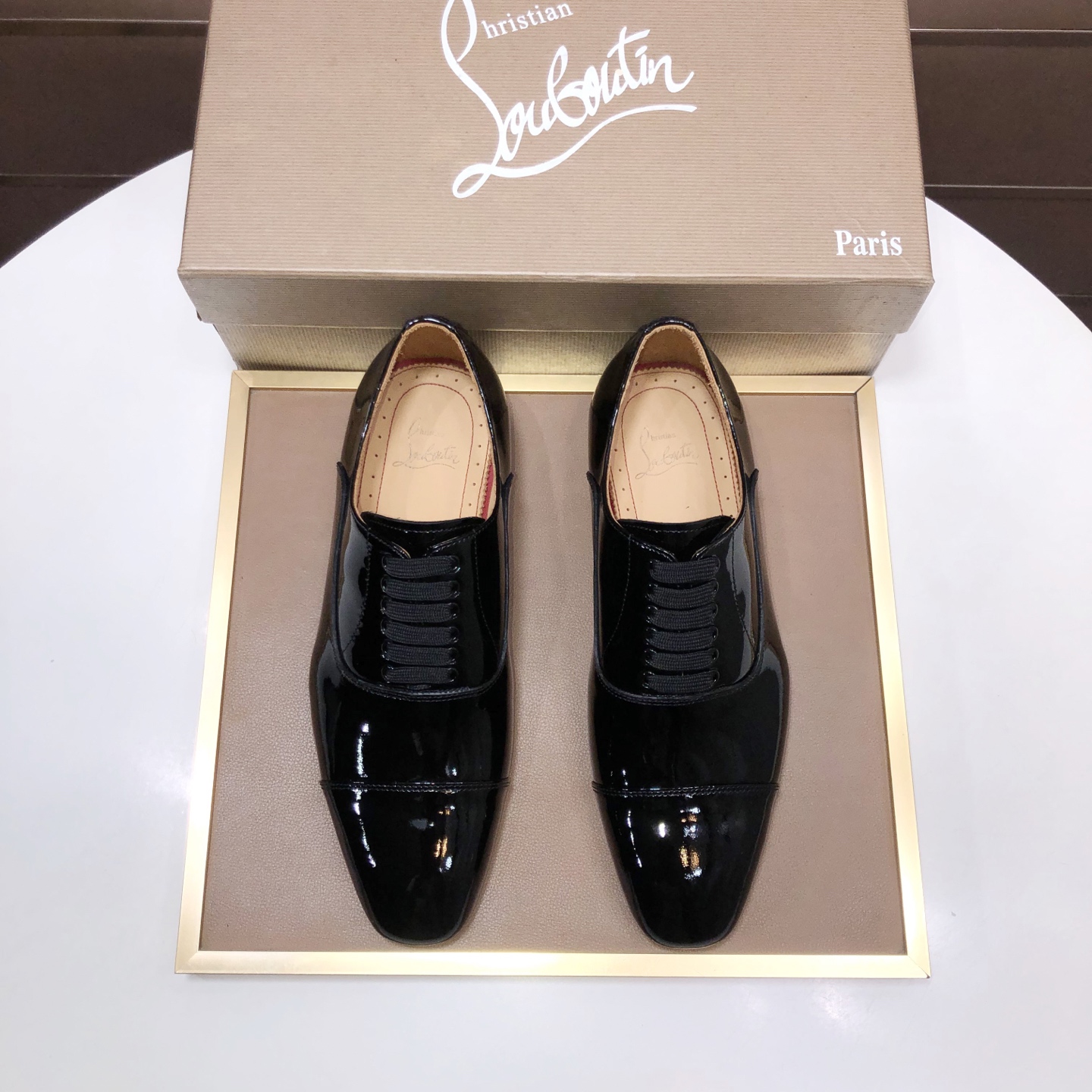 NO:854029,【Chrstian Loubotin】The original model of red-soled shoes, the highest version on the market, purely handmade with imported rivets, imported high-grade drilled imported cowhide for the upper, and the first layer of water-dyed cowhide lining!  Original EU high-gloss outsole.38-44,,christian louboutin,cowhide19860909【Chrstian Loubotin】红底鞋原版开模,市面最高版本,纯手工制作进口铆钉、进口高档钻进口牛皮制作鞋面,头层水染牛皮内里！原版EU高光大底.38-44,,christian louboutin,cowhide,Men's shoes