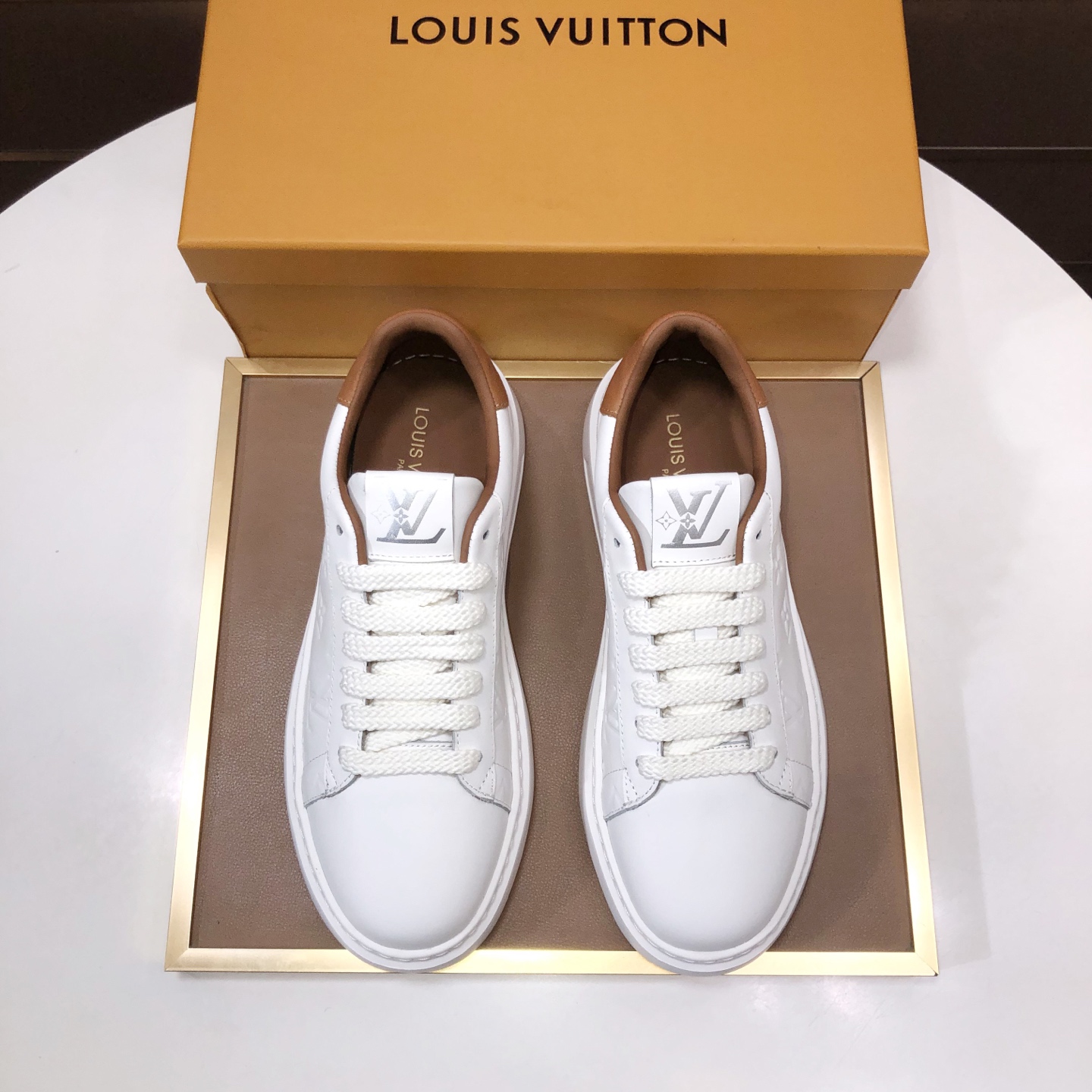 NO:358114,【LOUIS VUITTON】Original single-run volume and price (water dyed cowhide inner lining) new LV Louis Vuitton *--Top version LV classic trendy shoes!  Use imported original cowhide with water-dyed cowhide inner lining. Original wear-resistant rubber outsole!  High-quality quality!  Number of codes 38-45 (45 custom made without return or exchange), louis vuitton,louis vuitton,louis vuitton,cowhide19860909【LOUIS VUITTON】原单跑量价（水染牛皮内里）新款LV路易威登 *——顶级版本 LV经典潮鞋！选用进口原版牛皮 水染牛皮内里.原版耐磨橡胶大底！高品质精品！码数38-45(45定做不退换),,louis vuitton,louis vuitton,louis vuitton,cowhide,Men's shoes