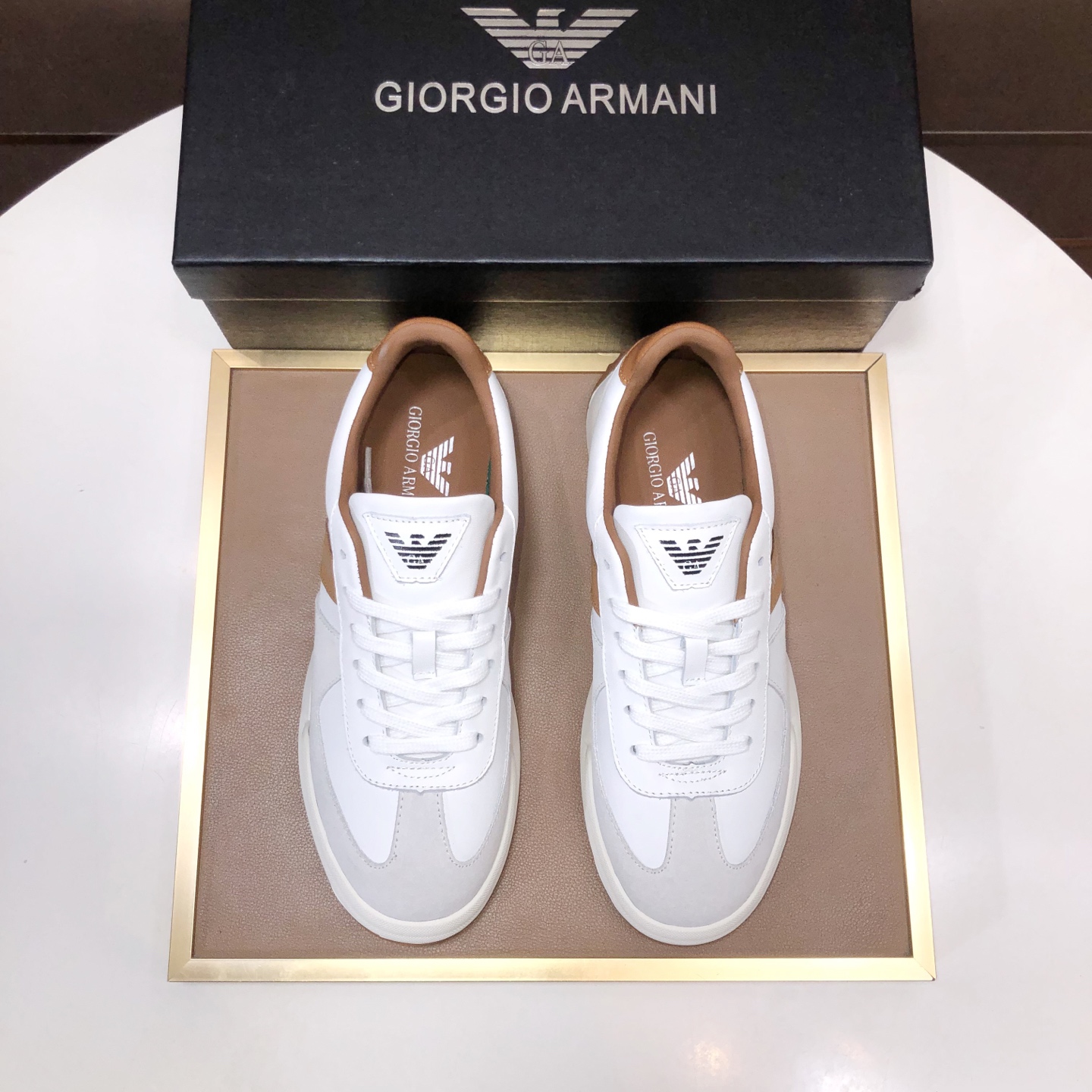 NO:829461,[Armani] (cowhide lining) Armani's latest new casual shoes, the same style on the official website [satisfied], the original hot-selling model. Original factory cowhide material 11 original boards, cowhide lining, original foam outsole. Body accessories one-to-one mold opening, counter quality Dear friends, if you are still worried about wearing matching shoes, then this shoe is your best choice!  38-44,,armani,armani,cowhide19860909【Armani】（牛皮内里）阿玛尼最新新款休闲鞋 火爆热卖官网同款[得意]原单爆款 .原工厂牛皮材料11原板 牛皮内里,原厂发泡大底.身配件一比一开模 专柜品质 亲们你还为穿着搭配鞋发愁那这款鞋你就是你不二的选择！38-44,,armani,armani,cowhide,Men's shoes