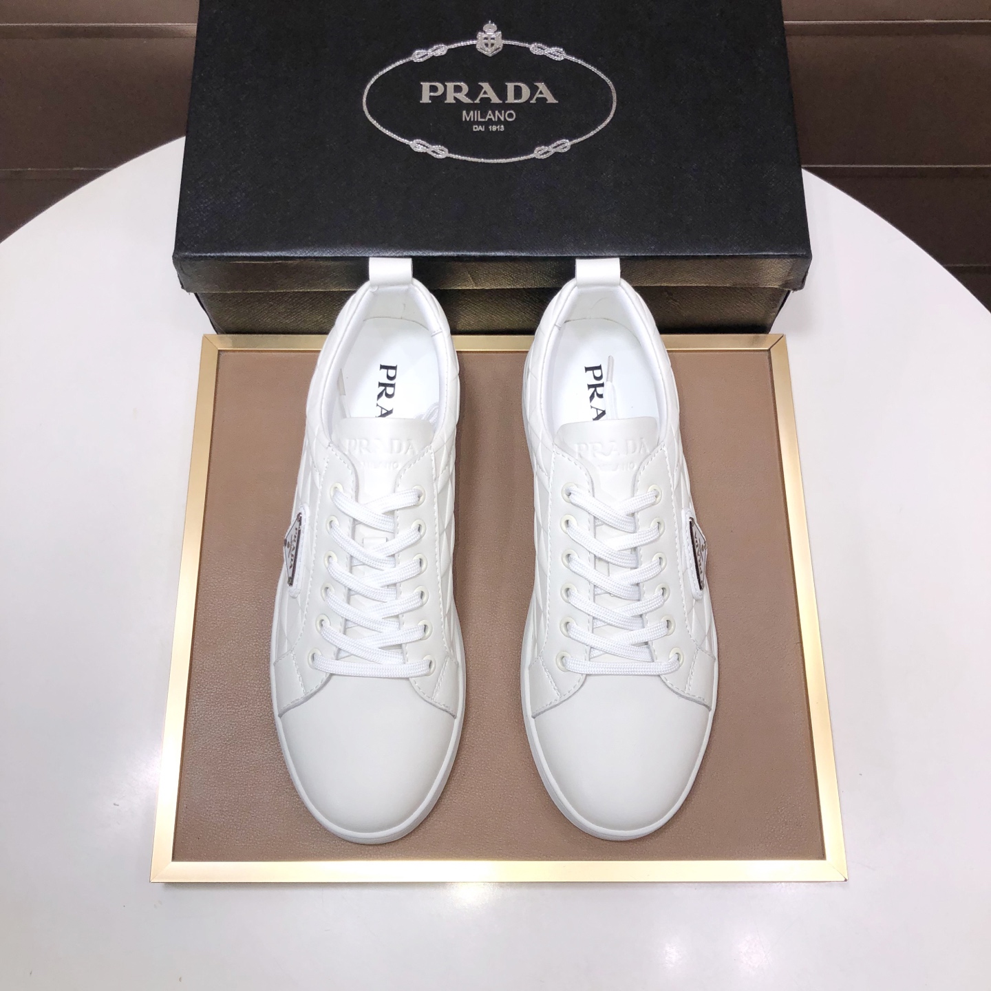 NO:357172,[Prada] Men's shoes high-end brand official website 11's latest masterpiece upper is made of original Italian imported fabric sheepskin inner lining, making walking more convenient and comfortable!  Exclusive new style, amazing work [color]!  Create a fashionable personality to set off your uniqueness!  A must-have for trendy men! Classic digital: 38-45 (45 custom made without return or exchange), prada, sheepskin19860909【普拉达】男鞋高端品牌官网11最新力作鞋面采用意大利进口原厂面料羊皮内里制作,让行走更加便捷舒适！独家新款,惊世之作[色]！打造时尚个性衬托你的与众不同！潮男必备!经典数码:38-45(45定做不退换),,prada,sheepskin,Men's shoes