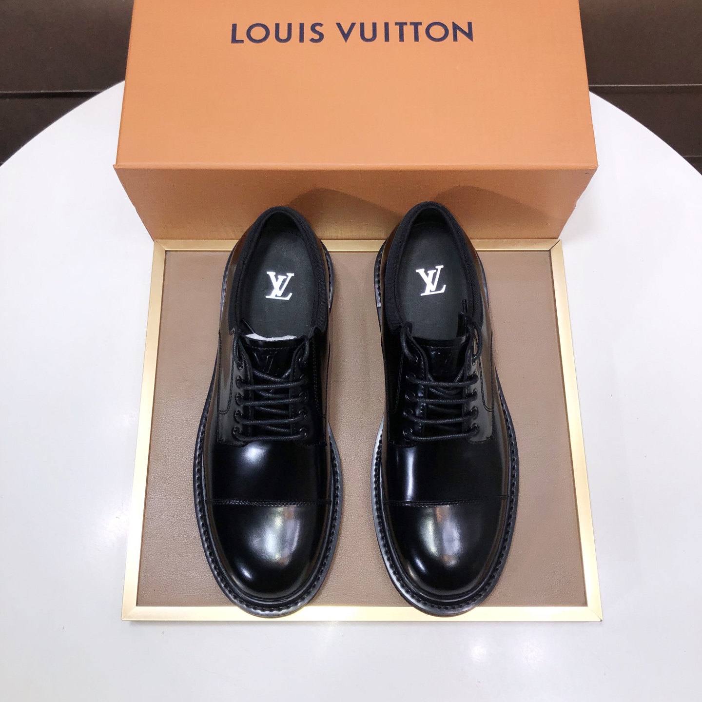 NO:353920,【LOUIS VUITTON) (Original) New LV Louis Vuitton *--Top version of LV classic leather shoes!  Use imported original single cowhide original leather with wear-resistant rubber sole spliced!  High-quality quality!  Code count 39-44 (38.45 customized), louis vuitton,louis vuitton,louis vuitton,cowhide19860909【LOUIS VUITTON）（原单）新款LV路易威登 *——顶级版本 LV经典皮鞋！选用进口原版单牛皮 原版真皮边条拼接耐磨橡胶大底！高品质精品！码数39-44(38.45定做),,louis vuitton,louis vuitton,louis vuitton,cowhide,Men's shoes