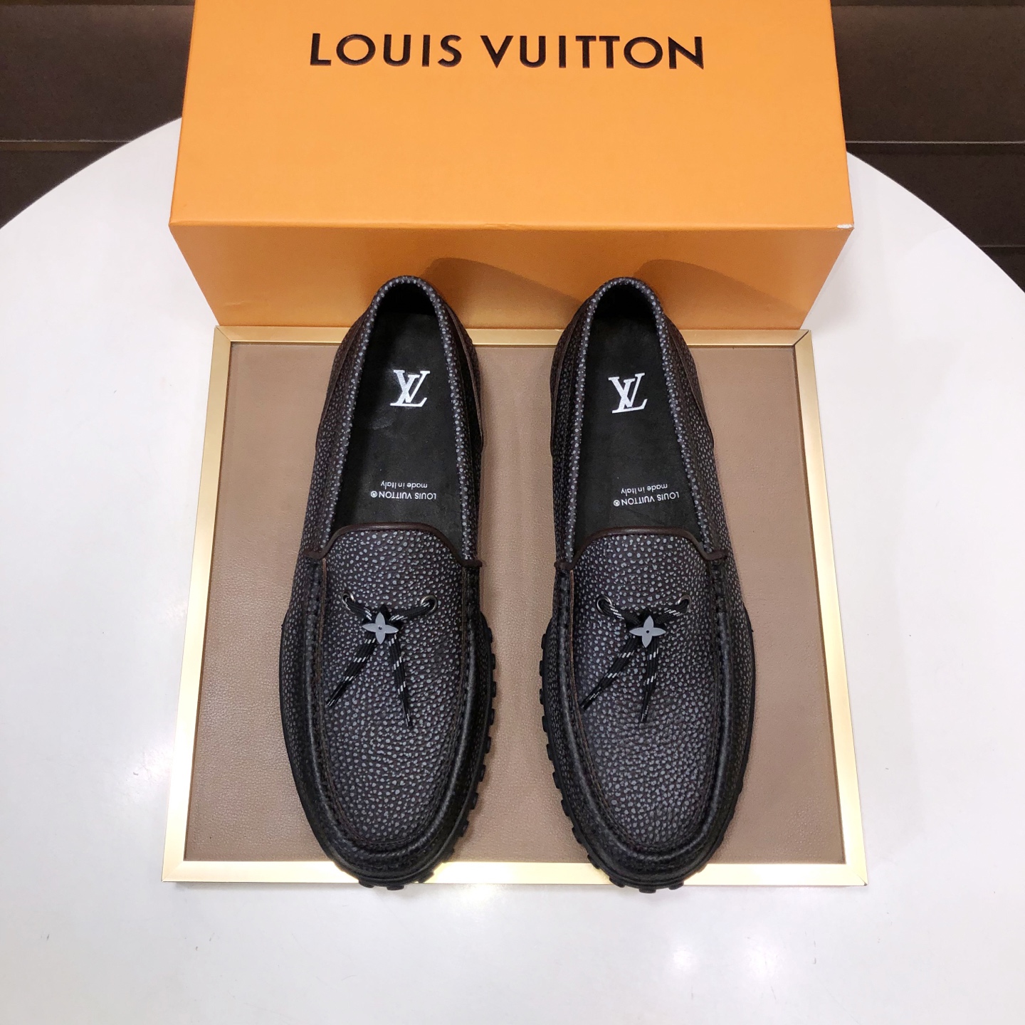 NO:532936,【LOUIS VUITTON) (Original) New LV Louis Vuitton * - Top version LV classic beanie shoes!  Use imported original single cowhide original leather with wear-resistant rubber sole spliced!  High-quality quality!  39-45 (45 custom made), louis vuitton,louis vuitton,louis vuitton,louis vuitton,cowhide19860909【LOUIS VUITTON）（原单）新款LV路易威登 *——顶级版本 LV经典豆豆鞋！选用进口原版单牛皮 原版真皮边条拼接耐磨橡胶大底！高品质精品！码数39-45(45定做),,louis vuitton,louis vuitton,louis vuitton,cowhide,Men's shoes