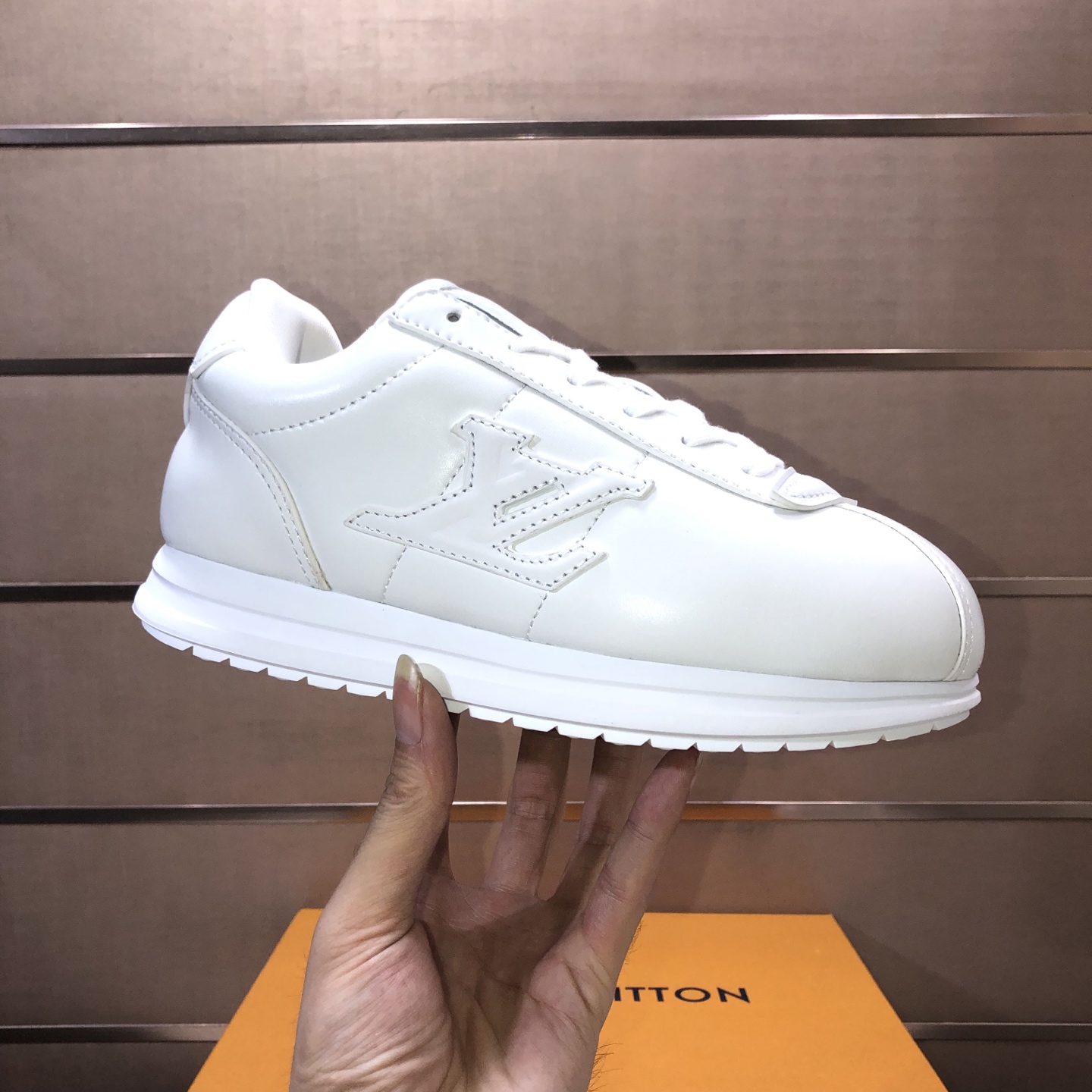 NO:556001,[LOUIS VUITTON] (couples model) new original LV Louis Vuitton * - top version of LV classic trendy shoes!  Made of imported original fabrics, mesh lining, and original wear-resistant rubber foam outsole!  High quality products!  Size (female 35-40) (male 38-44),,louis vuitton,louis vuitton,louis vuitton19860909【LOUIS VUITTON）（情侣款）新款原单LV路易威登 *——顶级版本 LV经典潮鞋！选用进口原厂布料 网布内里.原版耐磨橡胶发泡大底！高品质精品！码数（女35-40)（男38-44）,,louis vuitton,louis vuitton,louis vuitton,Men's shoes