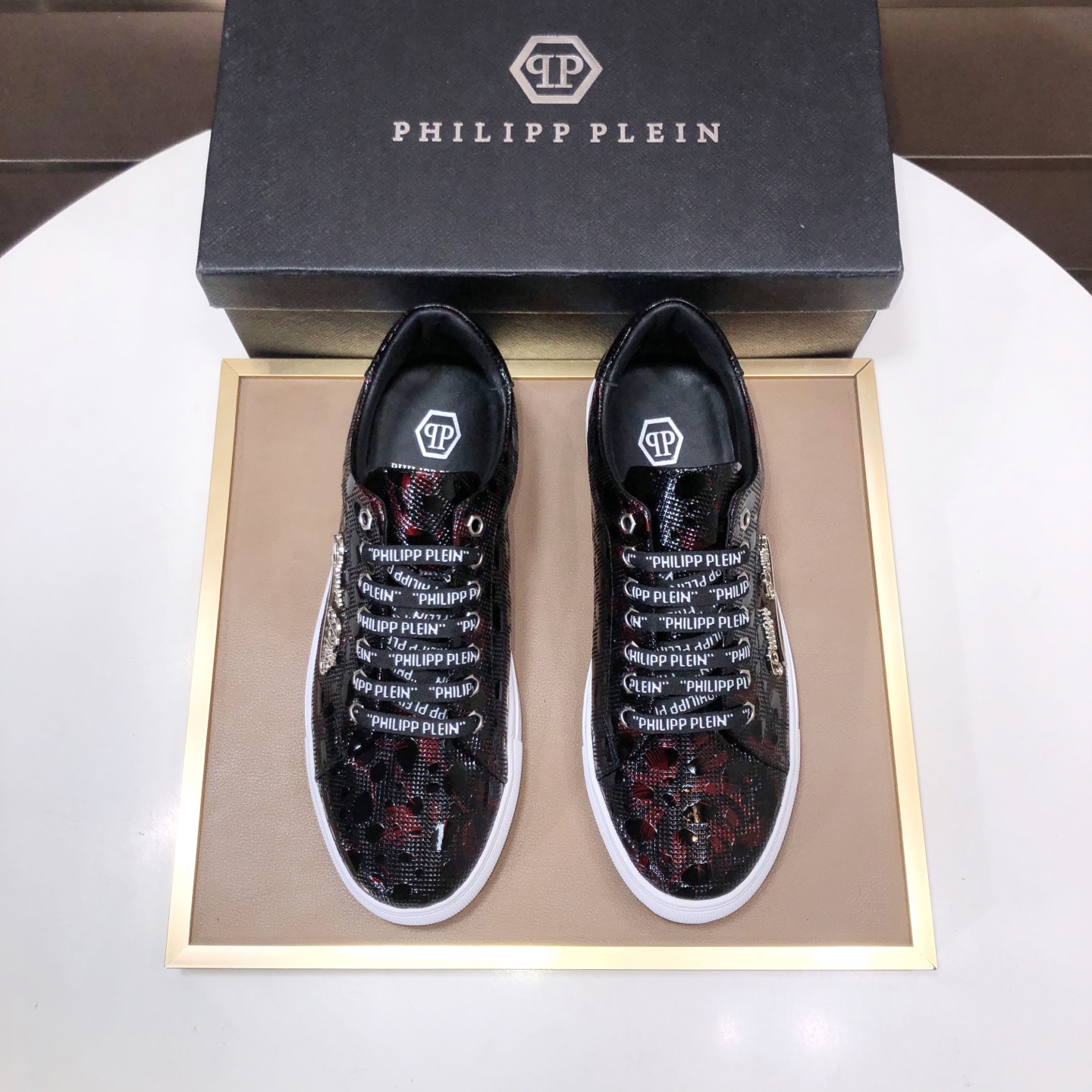 NO:589218,[PHILIPP PIEIN] (Full sheepskin lining) (Philip PLEIN) The latest original model from the official website, original first-grain calfskin fabric, original hardware reel, sheepskin lining [strong] fine workmanship, perfect last shape, code number: 38 to 45 (custom-made 45 is non-returnable),,PHILIPP PLEIN,cowhide,sheepskin19860909【PHILIPP PIEIN】（全羊皮内里）（菲利普普萊茵）官网最新款原版开模,面料原版头层粒面小牛皮,原版五金轱辘头,裡料羊皮内里[强]做工精细,完美楦型,码数:38到45(45定做不退换),,PHILIPP PLEIN,cowhide,sheepskin,Men's shoes