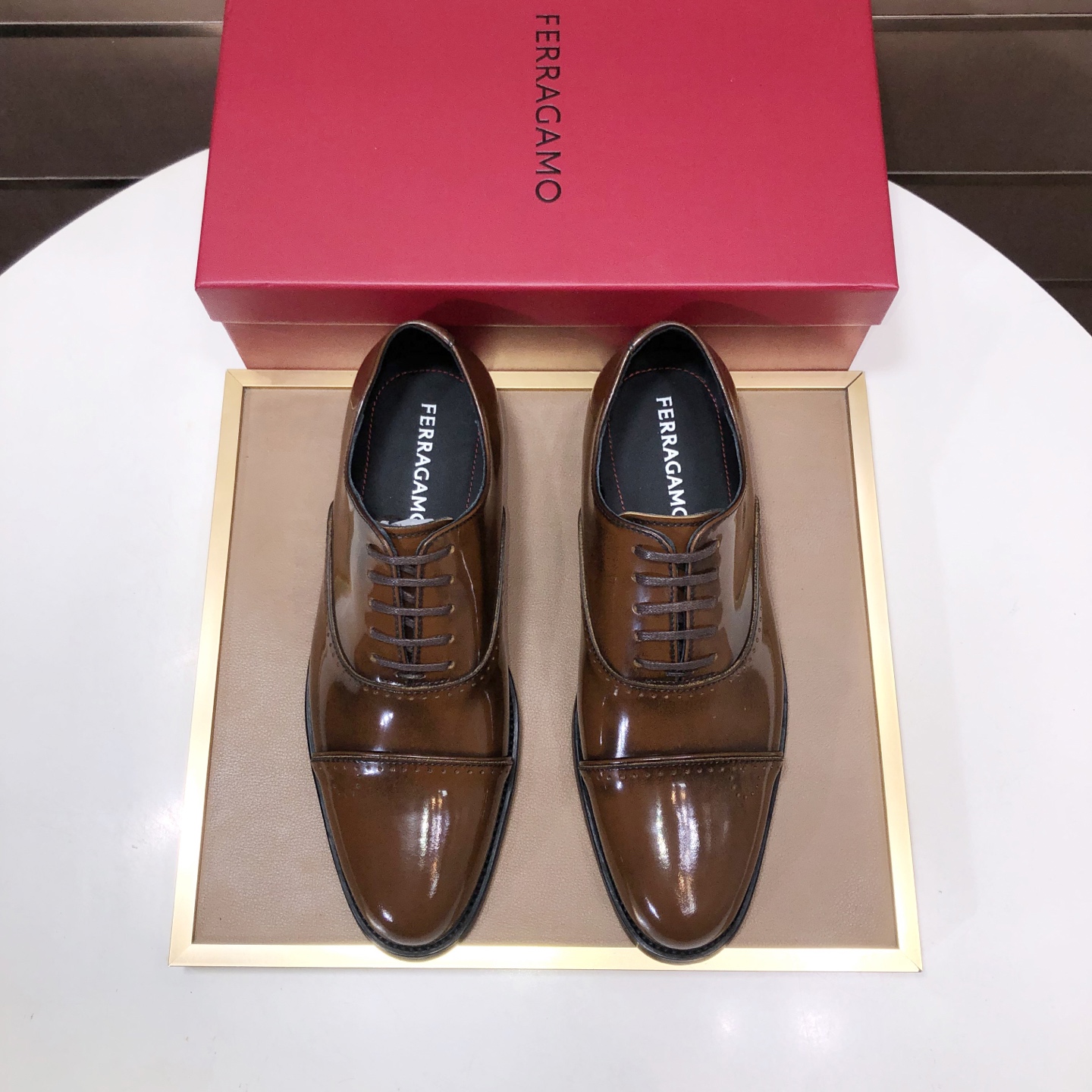 NO:589239,[Ferragamo/Ferraga Curtain] The latest model of the counter is the original imported high-quality cowhide with open edges + imported cowhide lining + original luxury metal buckle + original combination outsole, no pressure, 38–45 (customized for 45, non-refundable),,ferragamo,cowhide19860909【Ferragamo/菲拉格幕】专柜最新款原版进口开边上乘牛皮+进口牛皮内里+原版奢华金属扣+原版组合大底对比无压力 38–45(45定做不退换),,ferragamo,cowhide,Men's shoes