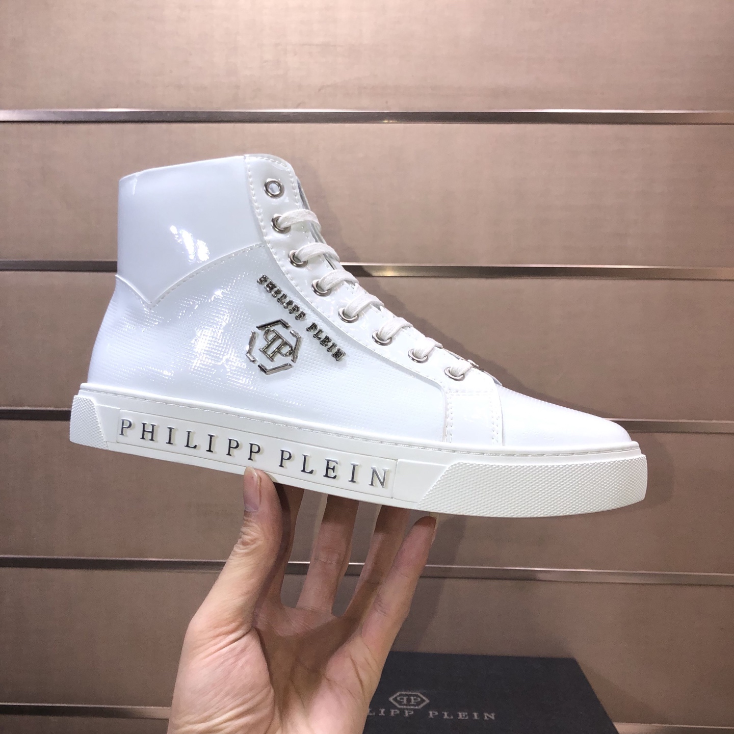 NO:605098,[PHILIPP PIEIN] (full sheepskin lining) (Philippe PIEIN) official website latest high-top original model, original first-grain calfskin fabric, original hardware reel head, sheepskin lining [strong] fine workmanship, perfect last type, code number: 38 to 45 (45 customized, non-returnable),,PHILIPP PLEIN,cowhide,sheepskin19860909【PHILIPP PIEIN】（全羊皮内里）（菲利普普萊茵）官网最新款高帮原版开模,面料原版头层粒面小牛皮,原版五金轱辘头,裡料羊皮内里[强]做工精细,完美楦型,码数:38到45(45定做不退换),,PHILIPP PLEIN,cowhide,sheepskin,Men's shoes