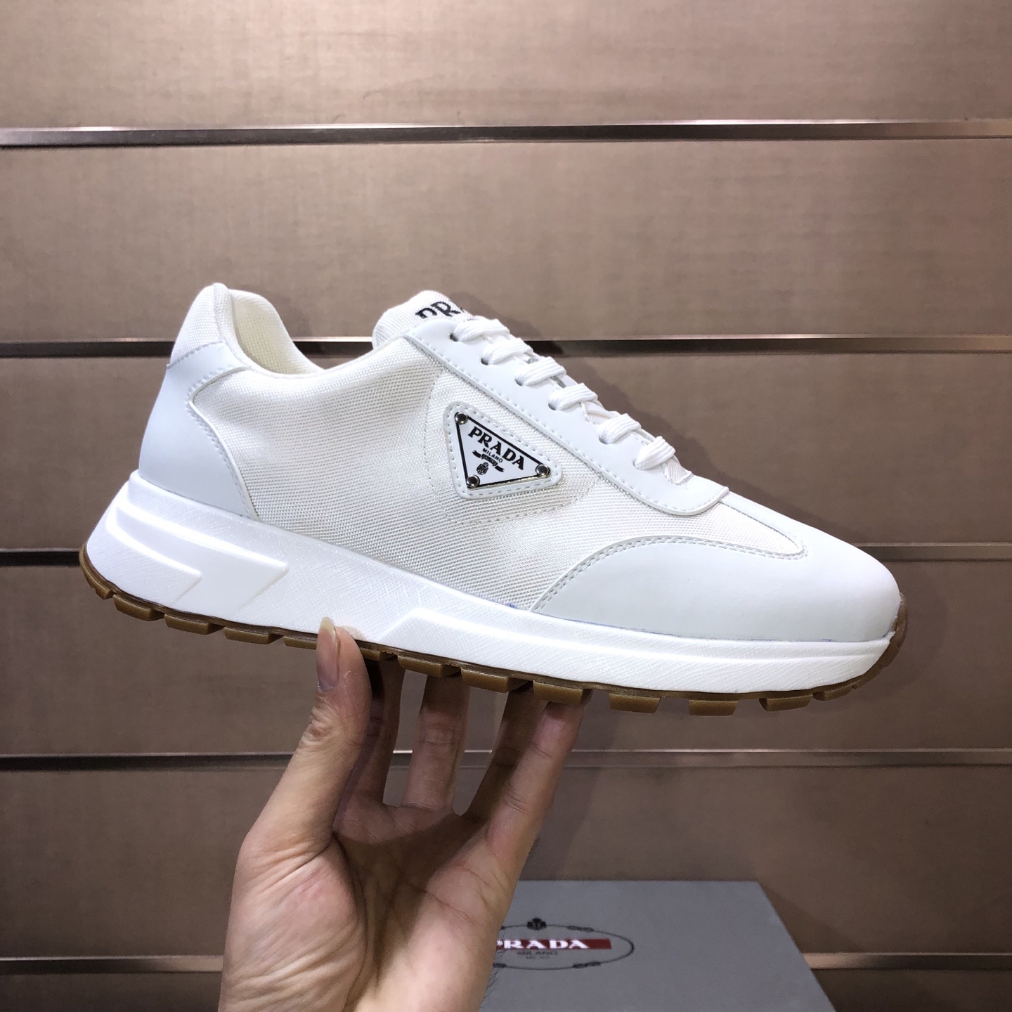 NO:663844,[Prada] The original trendy brand mainly promotes popular models, avant-garde and versatile fashionable men's shoes, private version molding, fly-woven uppers with glue-splicing technology and 11 replicas... Stylish and simple, original imported cowhide foot pads; the atmosphere and personality are more fashionable, eye-catching and pursuing class. It will subvert old ideas and be a must-have for fashionistas who want to spend time with you! Must keep it for yourself!  Tall and comfortable, large and low, high-end quality workmanship. Size 38-45 (45 customized), prada, prada, cowhide19860909【普拉达Prada】原单潮牌主推爆款,前卫百搭时尚男鞋私版开模,飞织鞋面滴胶工艺拼接11复刻..时尚干脆、原版进口牛皮垫脚；大气个性更潮更抢眼更追求档次,它将颠覆旧念,与您共度时尚潮人必备! 必自留 ! 高大上的舒适大低,高端品质做工.码数38-45（45定做）,,prada,prada,cowhide,Men's shoes