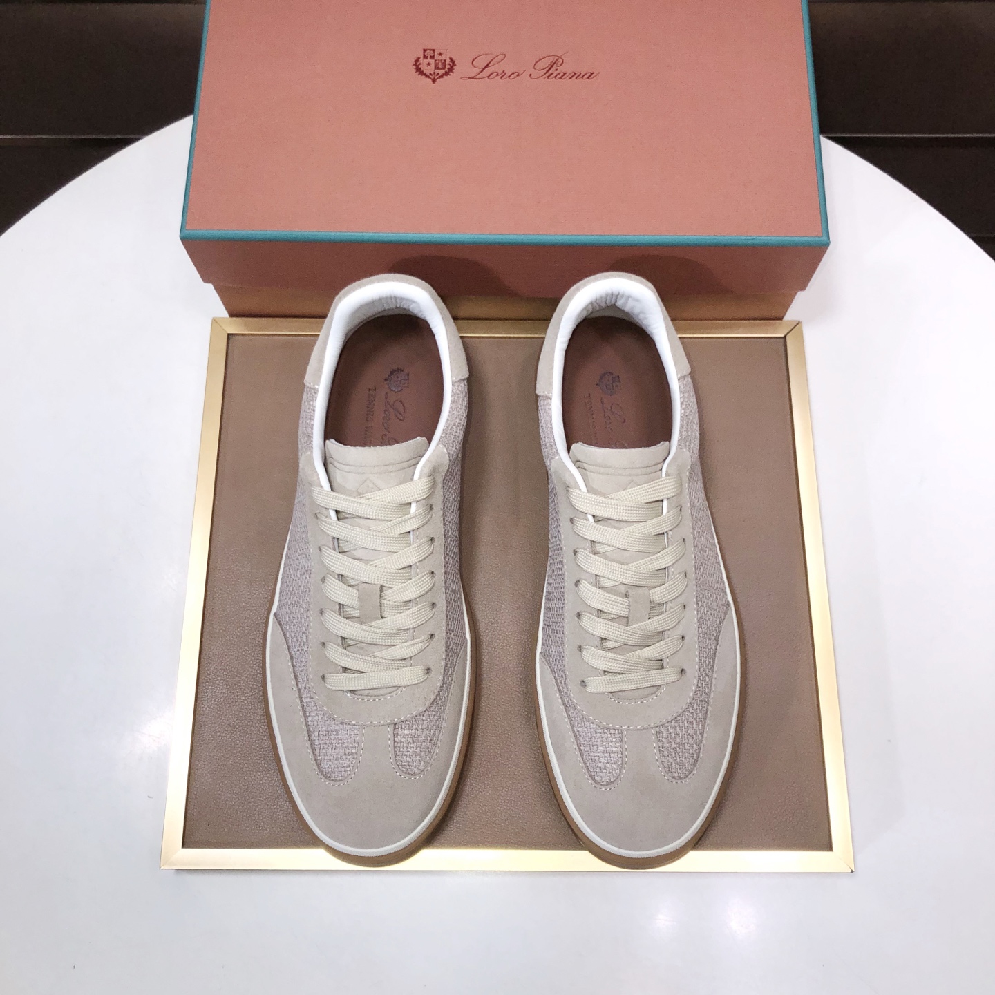NO:778997,【】LP classic loafers, an Italian treasure brand, the only brand that can match Hermès!  Only after wearing it do we realize that we can’t live up to our feet. Imported cashmere upper, water-dyed cowhide lining and cowhide feet. Official original glass rubber outsole and pendant. Exclusive original packaging (tag brand paper outer box handbag) code size 38-46 (customized at 45.56), hermes, loro piana, loafers, cowhide19860909【】lp经典乐福鞋,意大利宝藏品牌,唯一能和爱马仕匹配的品牌！穿了才知道不能辜负我们的双脚,鞋面进口小羊绒,水染牛皮内里牛皮垫脚 官方原版玻璃胶大底、吊坠.独家原版包装（吊牌品牌纸外盒手提袋）码数38-46（45.56定做）,,hermes,loro piana,loafers,cowhide,Men's shoes