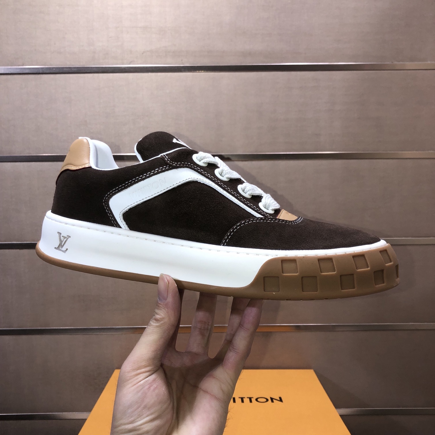 NO:680301,[LOUIS VUITTON] (original order) Couple style LV Louis Vuitton* - top version of LV classic trendy shoes!  Made of imported original cowhide, water-dyed cowhide lining, and original wear-resistant rubber outsole!  High quality products!  Size for women: 35-40. Men: 39-46 (customized for 45.46),,louis vuitton,louis vuitton,louis vuitton,cowhide19860909【LOUIS VUITTON）（原单）情侣款LV路易威登 *——顶级版本 LV经典潮鞋！选用进口原版牛皮 水染牛皮内里.原版耐磨橡胶大底！高品质精品！码数女款35-40.男39-46(45.46定做),,louis vuitton,louis vuitton,louis vuitton,cowhide,Men's shoes