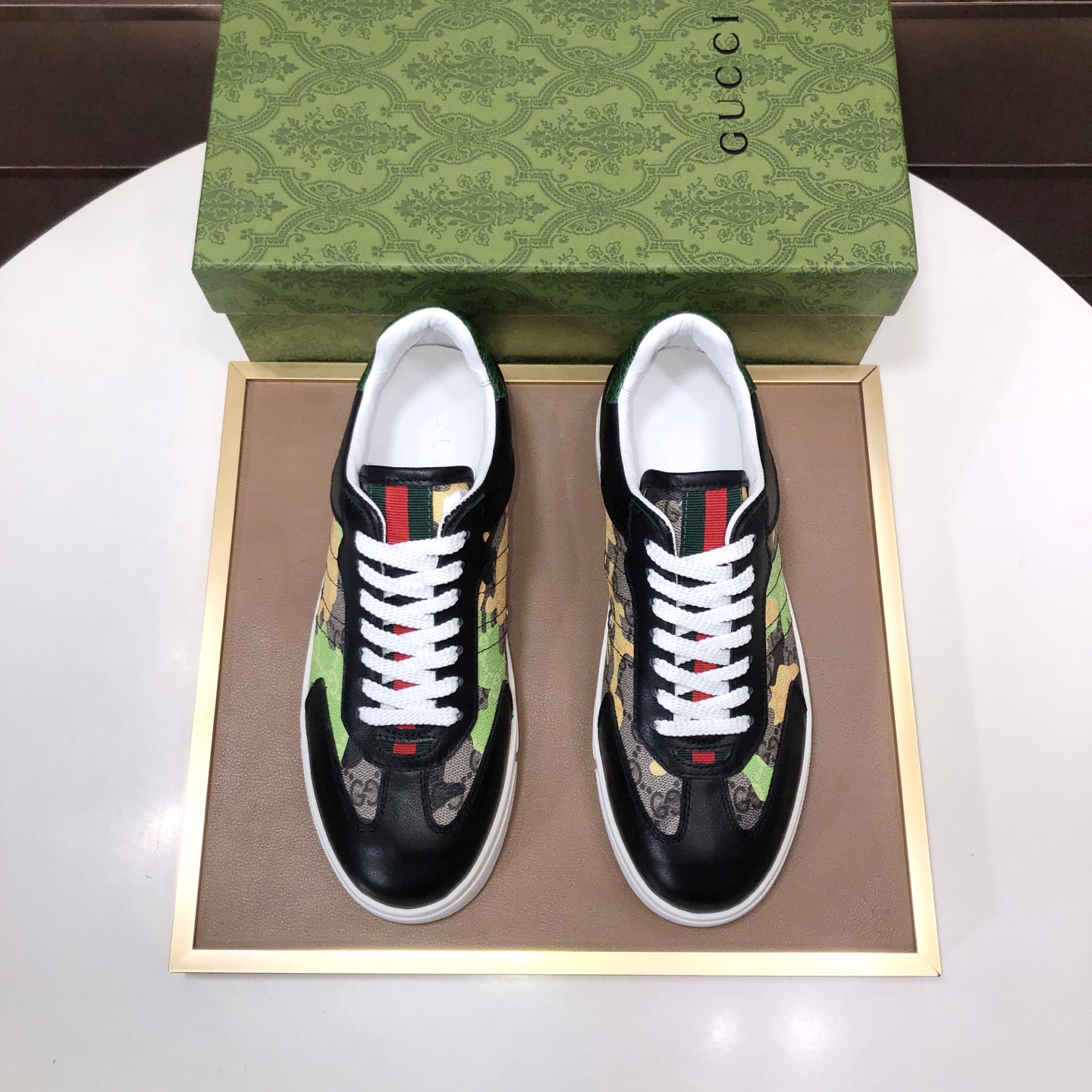 공장 도매가 300위안! 【GUCCI】1:1 남성 운동화 출시! GUCCI 정품 원단과 강화된 안감, 그리고 1:1 편안한 아웃솔로 제작되었습니다. 스타일리시하고 활용도 높으며, 뛰어난 착용감과 통기성을 자랑합니다. 5가지 색상, 표준 사이즈 38/45 (사이즈 45 주문 제작은 환불 불가) 4293