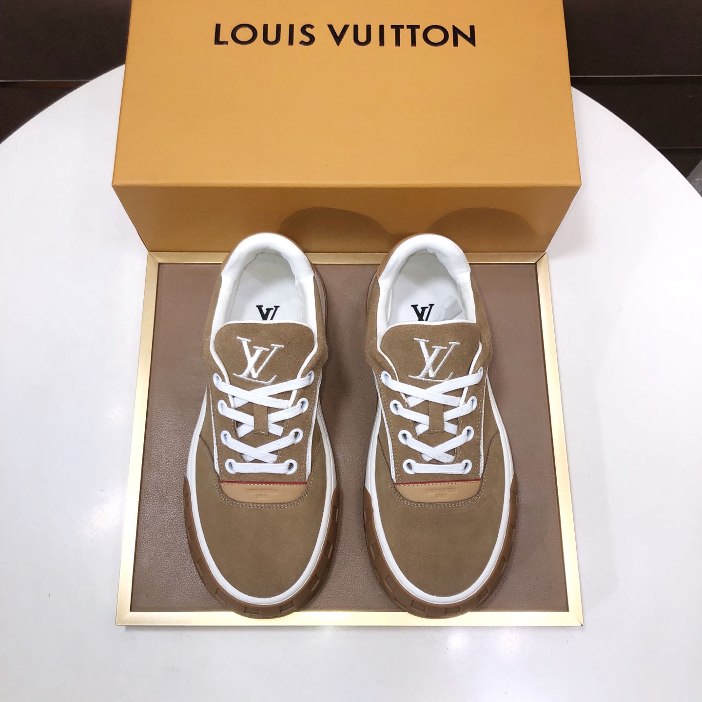 NO:704779,[LOUIS VUITTON] (original order) Couple style LV Louis Vuitton* - top version of LV classic trendy shoes!  Made of imported original cowhide, water-dyed cowhide lining, and original wear-resistant rubber outsole!  High quality boutique. Size 39-45 (45 customized), louis vuitton, louis vuitton, louis vuitton, cowhide19860909【LOUIS VUITTON）（原单）情侣款LV路易威登 *——顶级版本 LV经典潮鞋！选用进口原版牛皮 水染牛皮内里.原版耐磨橡胶大底！高品质精品.码数39-45(45定做),,louis vuitton,louis vuitton,louis vuitton,cowhide,Men's shoes