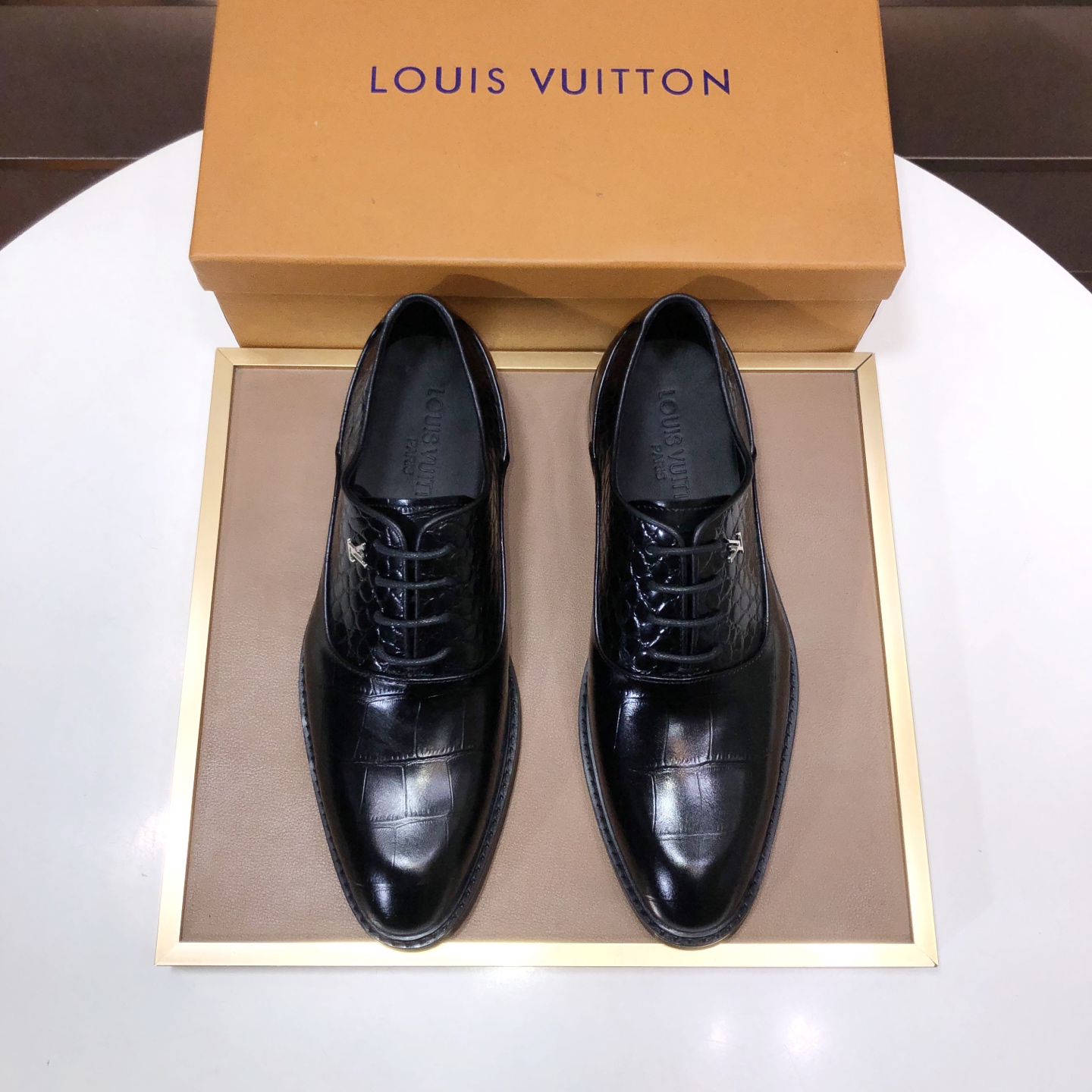 NO:704782,[LOUIS VUITTON] (sheepskin lining) new cowhide LV dress shoes counter, one-to-one production of original quality, imported cowhide upper, full sheepskin lining, original rubber outsole, {high quality visible} code number 38-45 (45 custom-made),, louis vuitton, louis vuitton, cowhide, sheepskin19860909【LOUIS VUITTON】(羊皮内里)新款牛皮LV正装鞋专柜一比一制作原单品质、进口牛皮鞋面全羊皮内里原单原版橡胶大底、｛高品质看得见｝码数38-45(45定做),,louis vuitton,louis vuitton,cowhide,sheepskin,Men's shoes