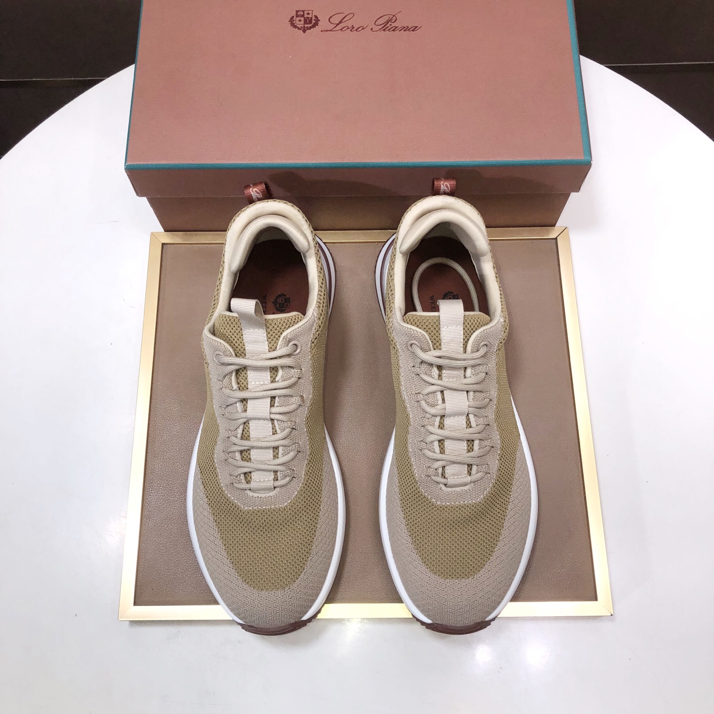 NO:956453,【】LP classic loafers, an Italian treasure brand, the only brand that can match Hermès!  Only after wearing it do we know that we can’t live up to our feet. Imported cashmere upper, water-dyed cowhide lining and cowhide feet. Official original glass glue outsole and pendant. Exclusive original packaging (tag brand paper outer box handbag) code number 38-46 (45 46 customized), hermes, loro piana, loafers, cowhide19860909【】lp经典乐福鞋,意大利宝藏品牌,唯一能和爱马仕匹配的品牌！穿了才知道不能辜负我们的双脚,鞋面进口小羊绒,水染牛皮内里牛皮垫脚 官方原版玻璃胶大底、吊坠.独家原版包装（吊牌品牌纸外盒手提袋）码数38-46(45 46定制),,hermes,loro piana,loafers,cowhide,Men's shoes