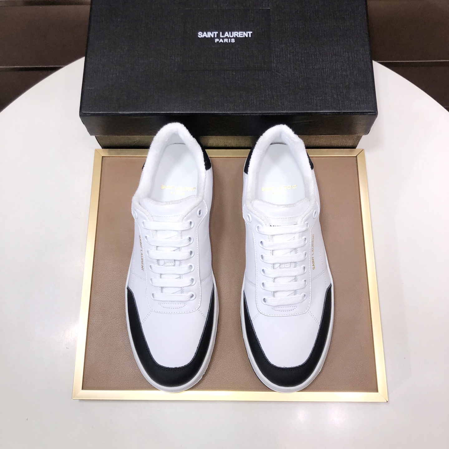 NO:829652,[SAINT LAURENT] (towel lining) original authentic quality real shot creative master’s new work from China foundry genuine channel purchasing original cowhide surface + towel lining.  Paired with a classic style and full last shape, it is unexpectedly comfortable and casual. It is a must-have shoe for fashionable people. The size is 38-44 (45 is custom-made and cannot be returned or exchanged),,saint laurent,saint laurent,cowhide19860909【SAINT LAURENT圣罗兰】（毛巾内里）原单正品品质实拍创意大师新作中国代工厂正品渠道代购原版牛皮面+毛巾内里．搭配经典风格饱满的楦型、出乎意料的舒适脚感休闲、潮人必备鞋履码数38-44（45订做不退换）,,saint laurent,saint laurent,cowhide,Men's shoes