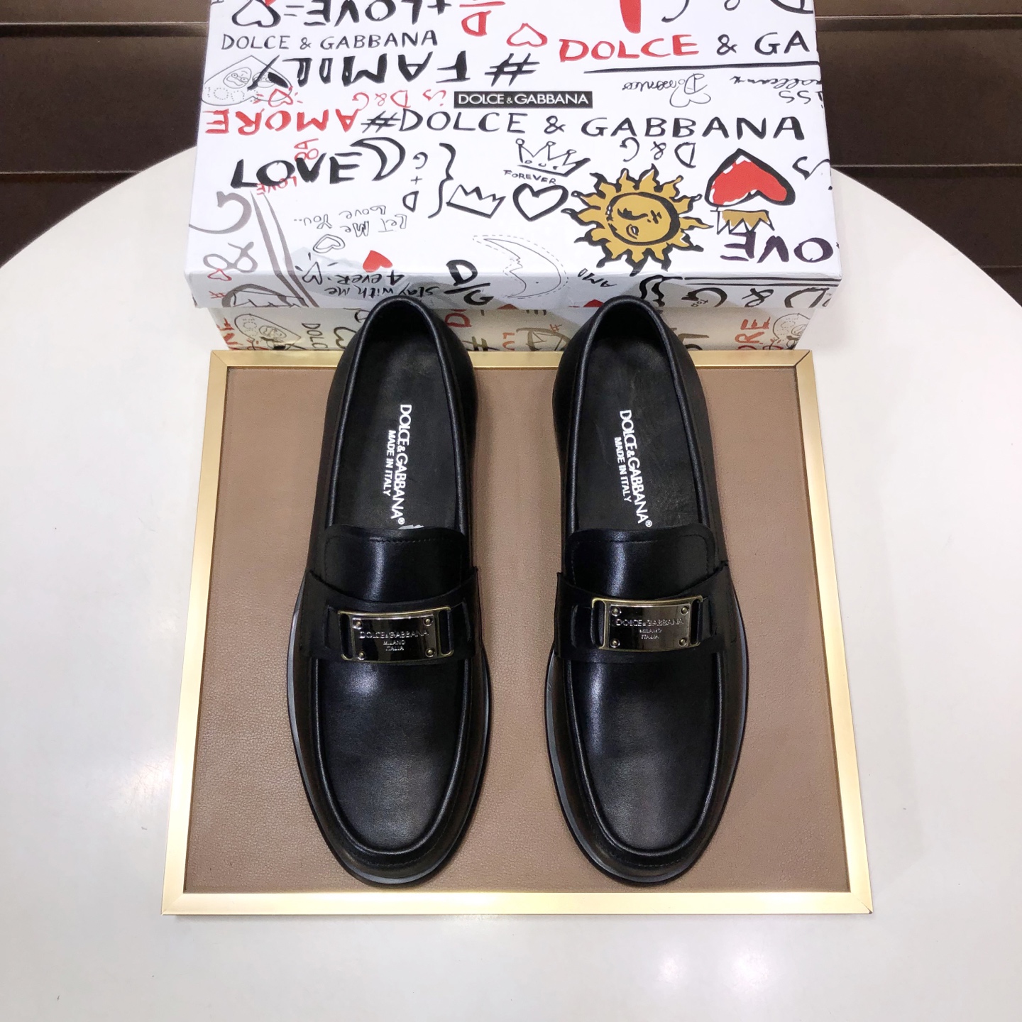NO:778441,DG's top men's new leather shoes counter is on sale at the same time. The uppers are imported cowhide, all imported cowhide lining, imported accessories, completely 1:1 replica, the original sole is specially provided by the original factory, the exclusive molded sole is super comfortable, the original factory follows the order, high quality, you can enter and exit the counter at will, welcome to compare code numbers: 38-44 (45 customized),,cowhide19860909DG顶级男士新款皮鞋专柜同步发售鞋面意大利进口牛皮面,全进口牛皮内里,进口配件,完全1比1复刻,鞋底原厂特供原版底,独家活动成型底超级舒适,原厂跟单货,高品质,可随意进出专柜,欢迎对比码数:38-44（45定做）,,cowhide,Men's shoes
