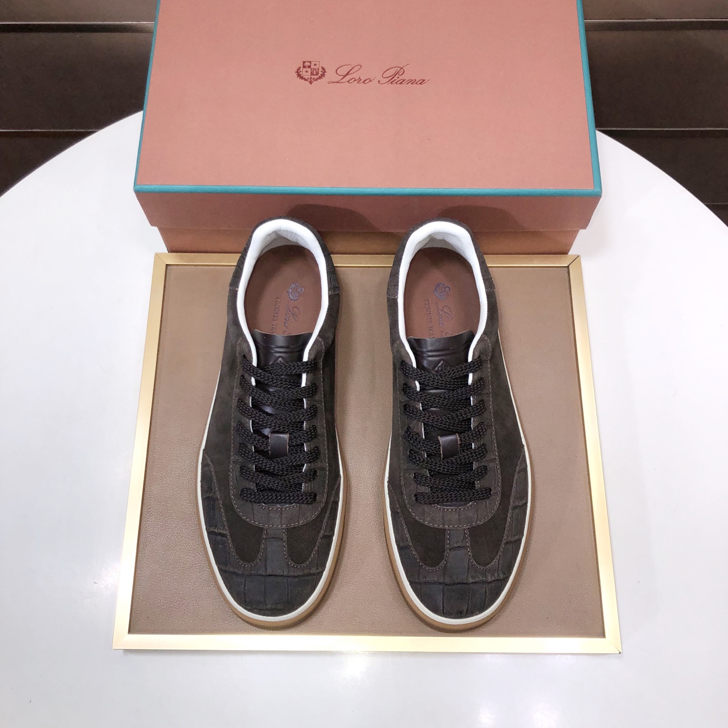 NO:778451,【】LP classic loafers, an Italian treasure brand, the only brand that can match Hermès!  Only after wearing it do we know that we can’t live up to our feet. Imported cashmere upper, water-dyed cowhide lining and cowhide feet. Official original glass rubber outsole and pendant. Exclusive original packaging (tag brand paper outer box handbag) code number 38-46, hermes, loro piana, loafers, cowhide19860909【】lp经典乐福鞋,意大利宝藏品牌,唯一能和爱马仕匹配的品牌！穿了才知道不能辜负我们的双脚,鞋面进口小羊绒,水染牛皮内里牛皮垫脚 官方原版玻璃胶大底、吊坠.独家原版包装（吊牌品牌纸外盒手提袋）码数38-46,,hermes,loro piana,loafers,cowhide,Men's shoes