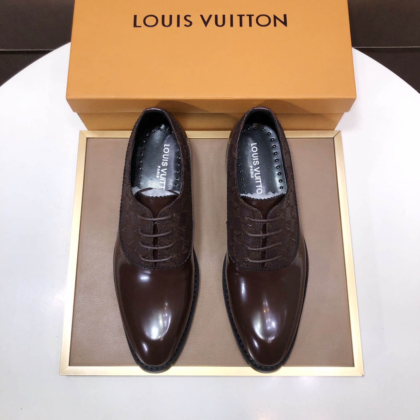 NO:779028,[LOUIS VUITTON] (original order) new LV Louis Vuitton * - top version of LV classic leather shoes!  Made of imported original single cowhide, original leather side strips and wear-resistant rubber outsole!  High quality products!  Code number 38-44 (45 customized),,louis vuitton,louis vuitton,louis vuitton,cowhide19860909【LOUIS VUITTON）（原单）新款LV路易威登 *——顶级版本 LV经典皮鞋！选用进口原版单牛皮 原版真皮边条拼接耐磨橡胶大底！高品质精品！码数38-44(45定做),,louis vuitton,louis vuitton,louis vuitton,cowhide,Men's shoes