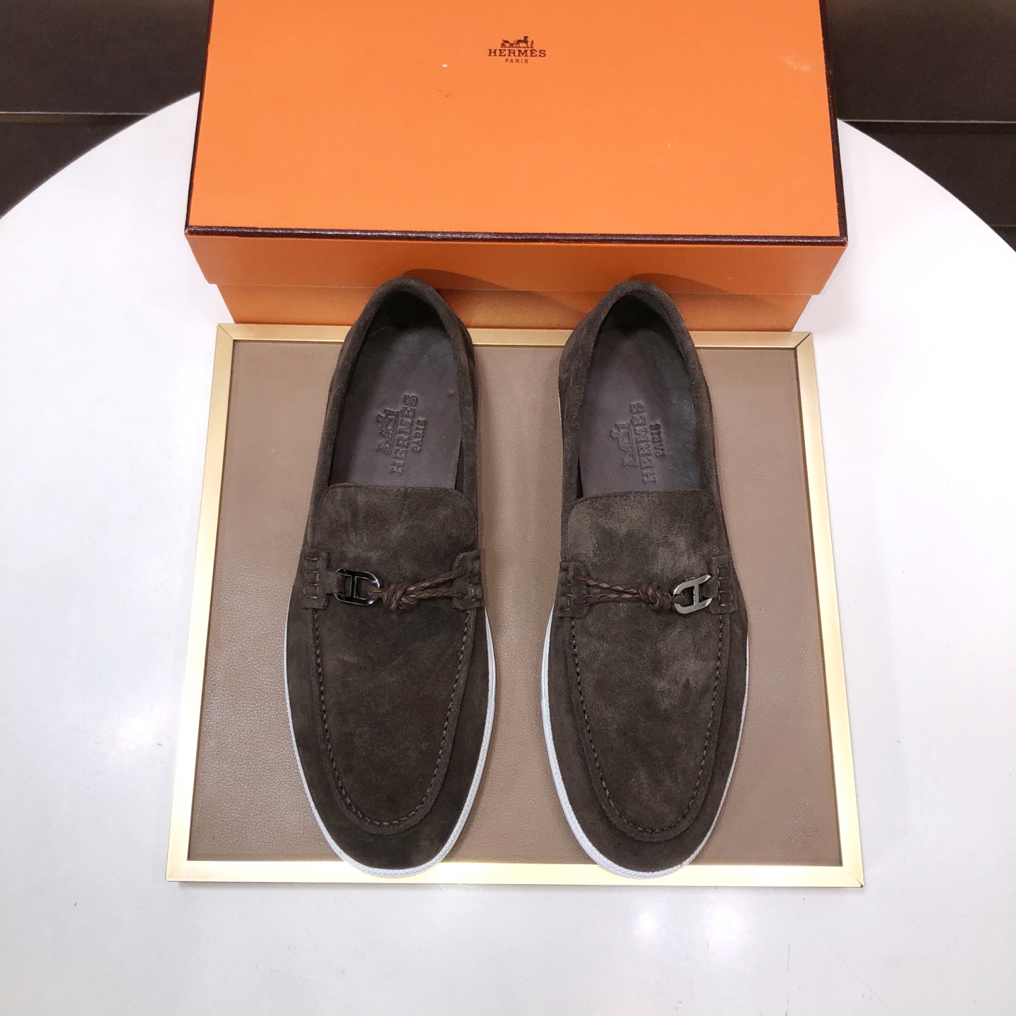 NO:780923,【【爱马仕 HERMES】】（高端牛里) 新款 HERMES——顶级版本 爱马仕经典休闲皮鞋！ 选用进口原版牛皮,内里头层舒适牛皮内里！  Original wear-resistant rubber outsole!  High quality products!  Code number 39-45 (45 customized),,hermes,hermes,cowhide19860909【【爱马仕 HERMES】】（高端牛里) 新款 HERMES——顶级版本 爱马仕经典休闲皮鞋！选用进口原版牛皮,内里头层舒适牛皮内里！原版耐磨橡胶大底！高品质精品！码数39-45（45定做),,hermes,hermes,cowhide,Men's shoes