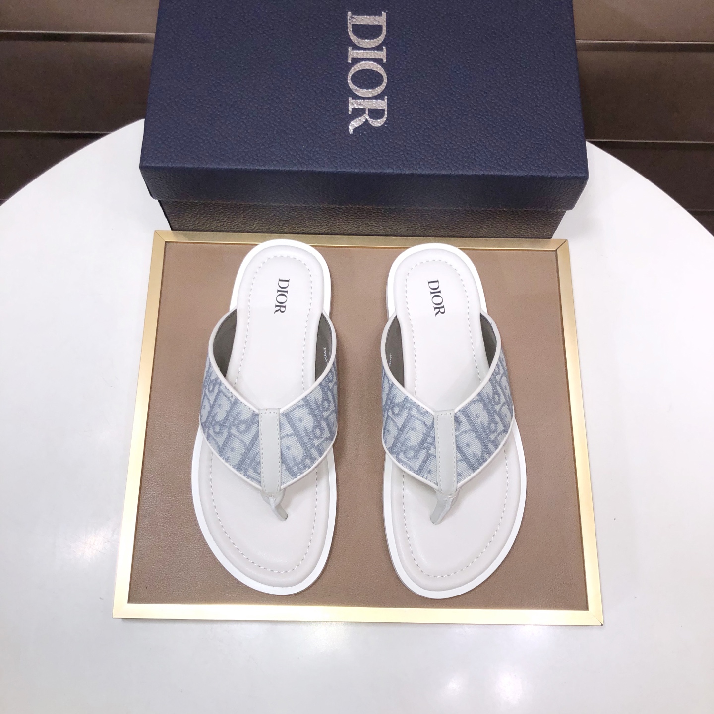 NO:781761,[Dior] Christian Dior, the highest version of the new slippers on the market - Christian Dior's top-quality original items in the counter can be compared with the original ones at will, no matter from the last shape, material, fabric, routing and inner material production process, they are exactly the same as the original TPR outsole!  size:38～45,,dior,dior,slippers19860909【迪奥Dior】市场最高版本拖鞋新品Christian Dior-克里斯汀·专柜顶级原单货可随意对比原版无论从楦型 材质面料 走线 以及内里材质制作工艺完全和正品一模一样原版TPR大底！size:38～45,,dior,dior,slippers,Men's shoes