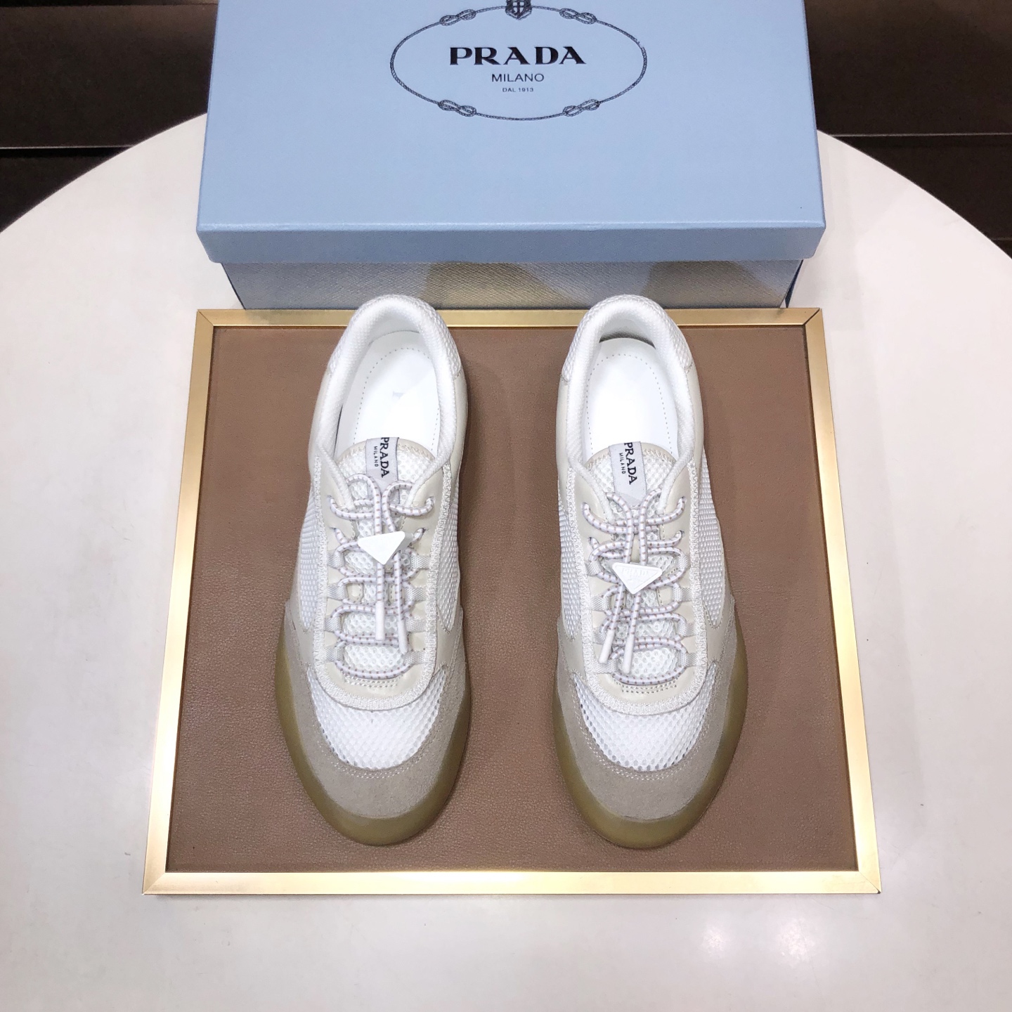 NO:829660,PRADA, Prada's new product, couple's model, imported calf leather with breathable mesh. TPU wear-resistant outsole. Comfortable and soft on the feet. Size: female 35-40, male 38-45. (45 customized),, prada, prada, cowhide19860909PRADA,普拉达新品,情侣款 面料进口小牛皮搭配透气网布.TPu耐磨大底.上脚舒适柔软.码数:女35-40 男38-45.（45定做）,,prada,prada,cowhide,Men's shoes