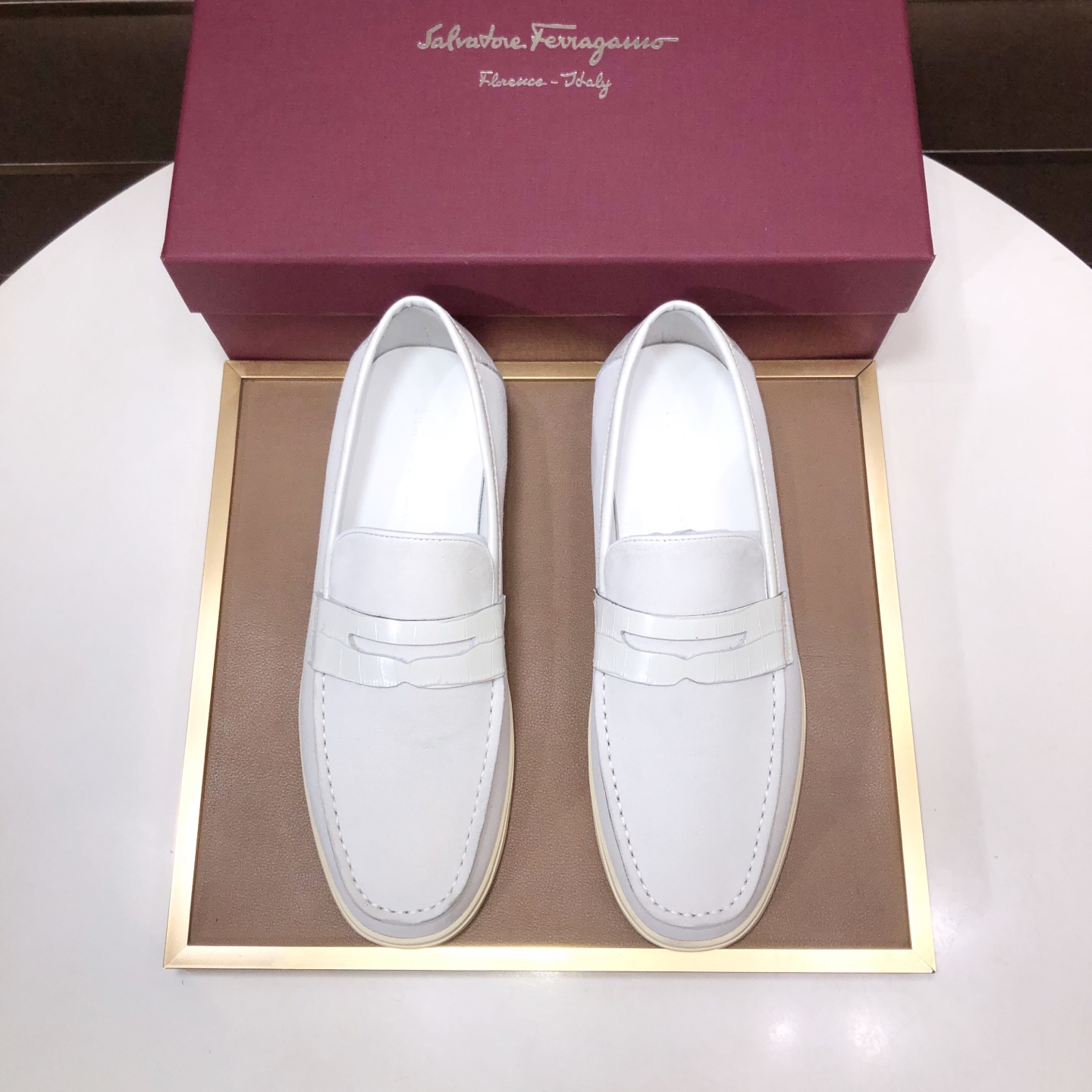 NO:829681,[Ferragamo/Ferragamo] (High-end Niuli) New Ferragamo* - the top version of Ferragamo's classic formal leather shoes!  Made of imported original cowhide, the inner top layer is comfortable cowhide lining!  Original wear-resistant rubber outsole!  High quality products!  Code number 38-44 (45 is custom-made and cannot be returned or exchanged),,ferragamo,cowhide19860909【Ferragamo/菲拉格幕】（高端牛里) 新款 Ferragamo*——顶级版本 菲拉格幕经典正装皮鞋！选用进口原版牛皮,内里头层舒适牛皮内里！原版耐磨橡胶大底！高品质精品！码数38-44（45订做不退换）,,ferragamo,cowhide,Men's shoes