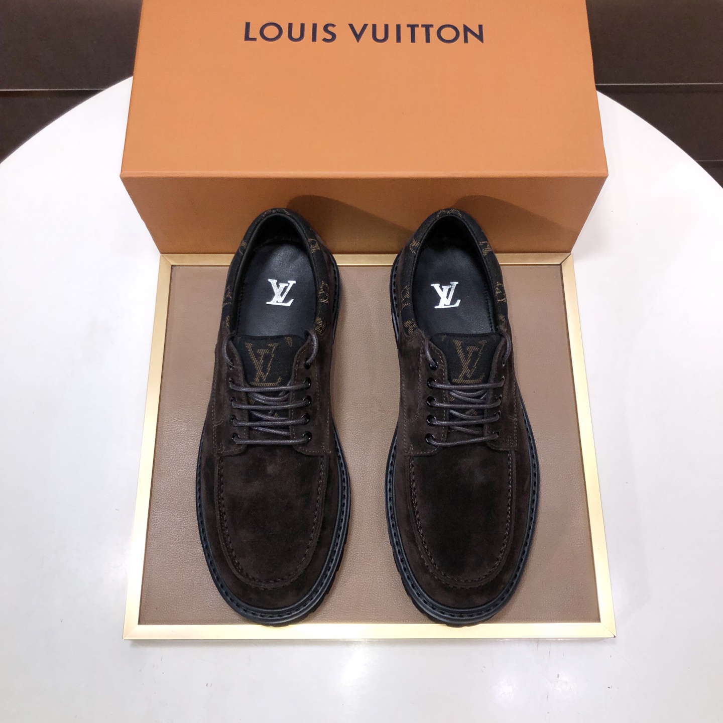 NO:830475,[LOUIS VUITTON] (original order) new LV Louis Vuitton * - top version of LV classic leather shoes!  Made of imported original single cowhide, original leather side strips and wear-resistant rubber outsole!  High quality products!  Code number 39-44 (38.45 customized),,louis vuitton,louis vuitton,louis vuitton,cowhide19860909【LOUIS VUITTON）（原单）新款LV路易威登 *——顶级版本 LV经典皮鞋！选用进口原版单牛皮 原版真皮边条拼接耐磨橡胶大底！高品质精品！码数39-44(38.45定做),,louis vuitton,louis vuitton,louis vuitton,cowhide,Men's shoes