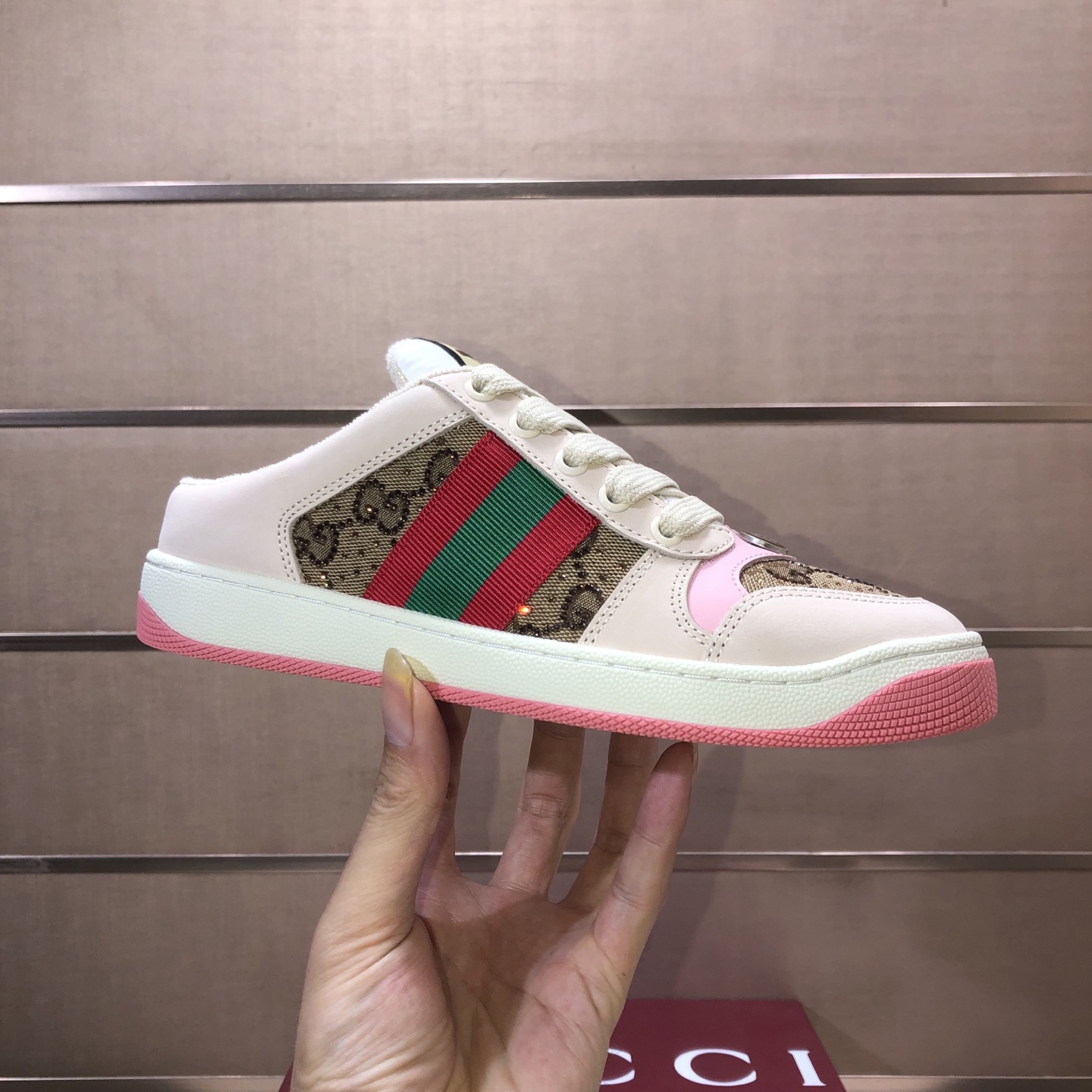 NO:831991,[GUCCI] High-end new limited edition couple’s dirty shoes!  The materials are all customized, super beautiful, imported electric embroidery technology, please see the details clearly to identify the quality, exclusive molded outsole, please feel free to compare the high quality!  New packaging upgrade!  Size female 35/40,,gucci19860909【GUCCI 古奇】高端新款限定款情侣小脏鞋！材料均为定制,超级好看,进口电绣工艺,请各位看清细节认准品质,独家开模大底,高品质请随意对比！全新包装升级！ Size女35/40,,gucci,Men's shoes