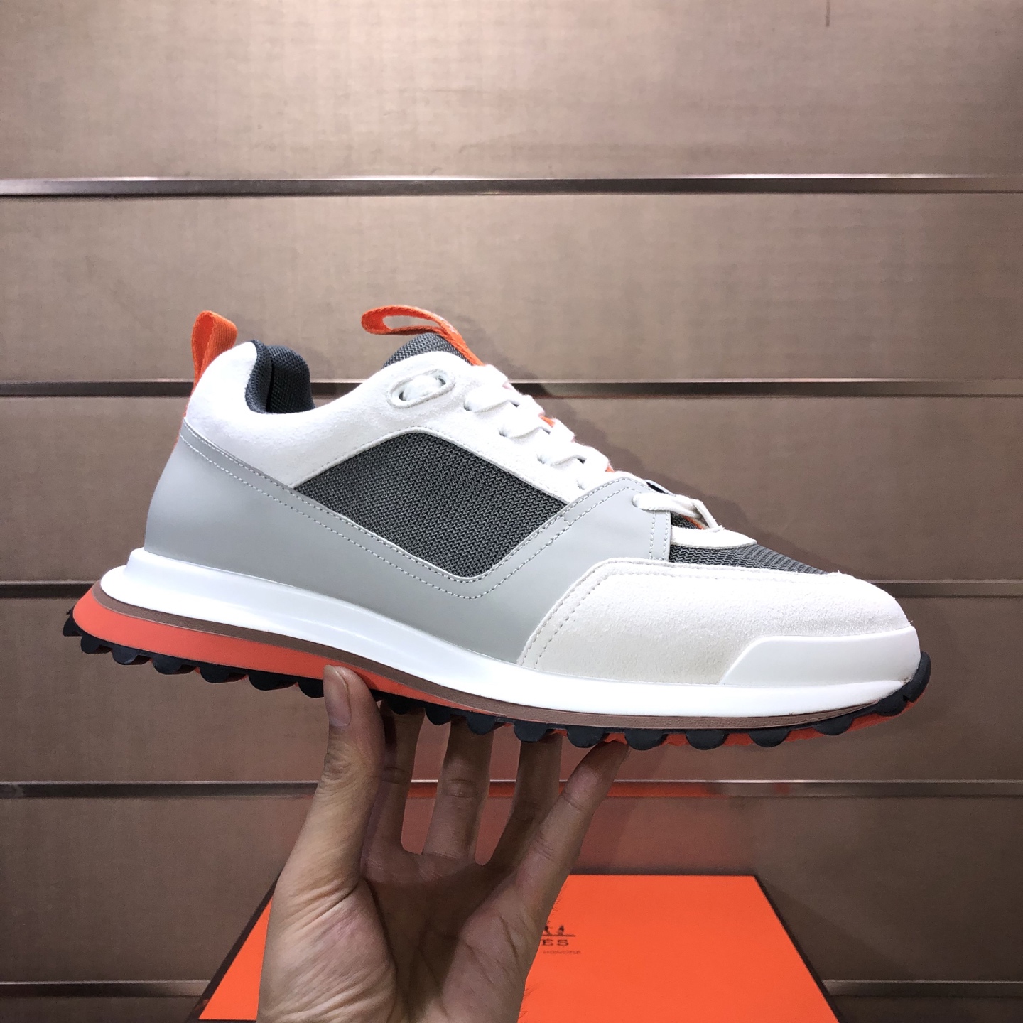 NO:851411,[Hermès] (cowhide lining) original item from the popular counter!  The world's top brand...Luxury quality...//Fashion High-end upper-foot...gives you a low-key and luxurious comfort experience. The upper is made of pure first-layer cowhide imported from Italy...sweat-absorbent cowhide lining...comfortable and breathable, high-end and classy...luxury and noble!!  .. OEM factory shipment [Hug] stall.. Original plate. Number of yards: 38-45 (45 customized),, hermes, cowhide19860909【爱马仕】（牛皮内里）爆款专柜原单货！世界顶级品牌..奢华品质....//时尚 上脚高档次 ..给你低调奢华的舒适体验.鞋面采用纯意大利进口原板头层牛皮..吸汗牛皮内里..,舒适透气,高端大气上档次..奢华尊贵! ！..代工厂出货 [拥抱]档口..原板.码数:38-45(45定制),,hermes,cowhide,Men's shoes
