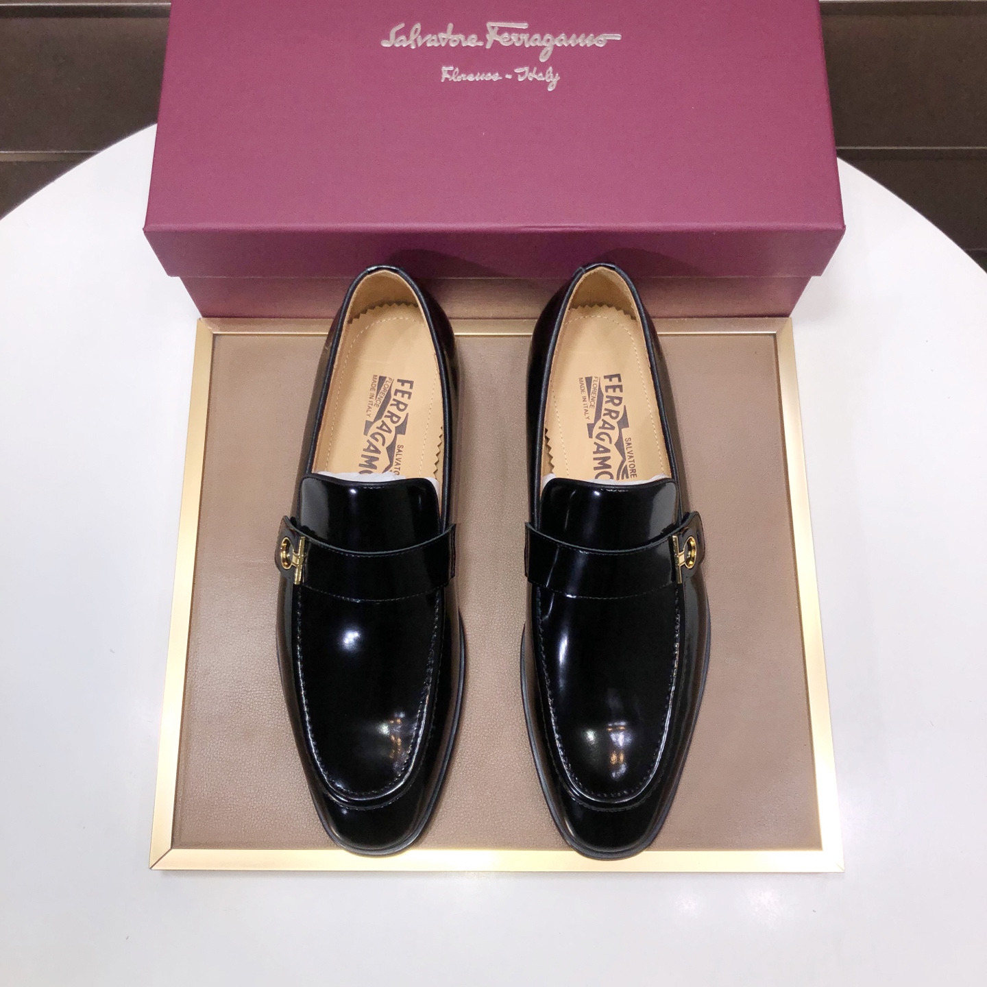 NO:930530,[Ferragamo/Ferragamo] (High-end Niuli) New Ferragamo* - the top version of Ferragamo's classic formal leather shoes!  Made of imported original cowhide, the inner top layer is comfortable cowhide lining!  Original wear-resistant rubber outsole!  High quality products!  Code number 38-45 (45 is custom-made and cannot be returned or exchanged),,ferragamo,cowhide19860909【Ferragamo/菲拉格幕】（高端牛里) 新款 Ferragamo*——顶级版本 菲拉格幕经典正装皮鞋！选用进口原版牛皮,内里头层舒适牛皮内里！原版耐磨橡胶大底！高品质精品！码数38-45(45定做不退换),,ferragamo,cowhide,Men's shoes