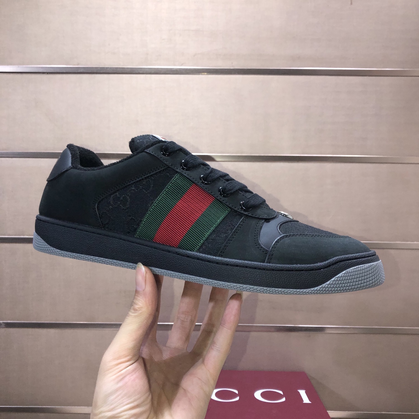 NO:853062,[GUCCI] High-end new limited edition couple’s dirty shoes!  The materials are all customized, super beautiful, imported electric embroidery technology, please see the details clearly to identify the quality, exclusive molded outsole, please feel free to compare the high quality!  New packaging upgrade!  Size female 35/40 male 38/44 (45 can be customized),,gucci19860909【GUCCI 古奇】高端新款限定款情侣小脏鞋！材料均为定制,超级好看,进口电绣工艺,请各位看清细节认准品质,独家开模大底,高品质请随意对比！全新包装升级！ Size女35/40 男38/44（45可订做）,,gucci,Men's shoes