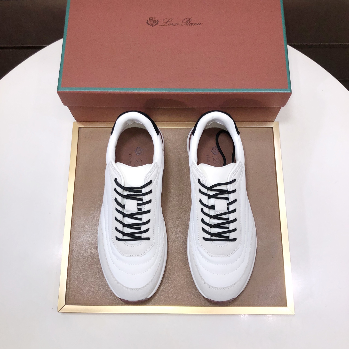 NO:888423,【】LP classic loafers, an Italian treasure brand, the only brand that can match Hermès!  Only after wearing it do we know that we can’t live up to our feet. Imported cashmere upper, water-dyed cowhide lining and cowhide feet. Official original glass glue outsole and pendant. Exclusive original packaging (tag brand paper outer box handbag) code number 38-46 (45 46 customized), hermes, loro piana, loafers, cowhide19860909【】lp经典乐福鞋,意大利宝藏品牌,唯一能和爱马仕匹配的品牌！穿了才知道不能辜负我们的双脚,鞋面进口小羊绒,水染牛皮内里牛皮垫脚 官方原版玻璃胶大底、吊坠.独家原版包装（吊牌品牌纸外盒手提袋）码数38-46(45 46定制),,hermes,loro piana,loafers,cowhide,Men's shoes