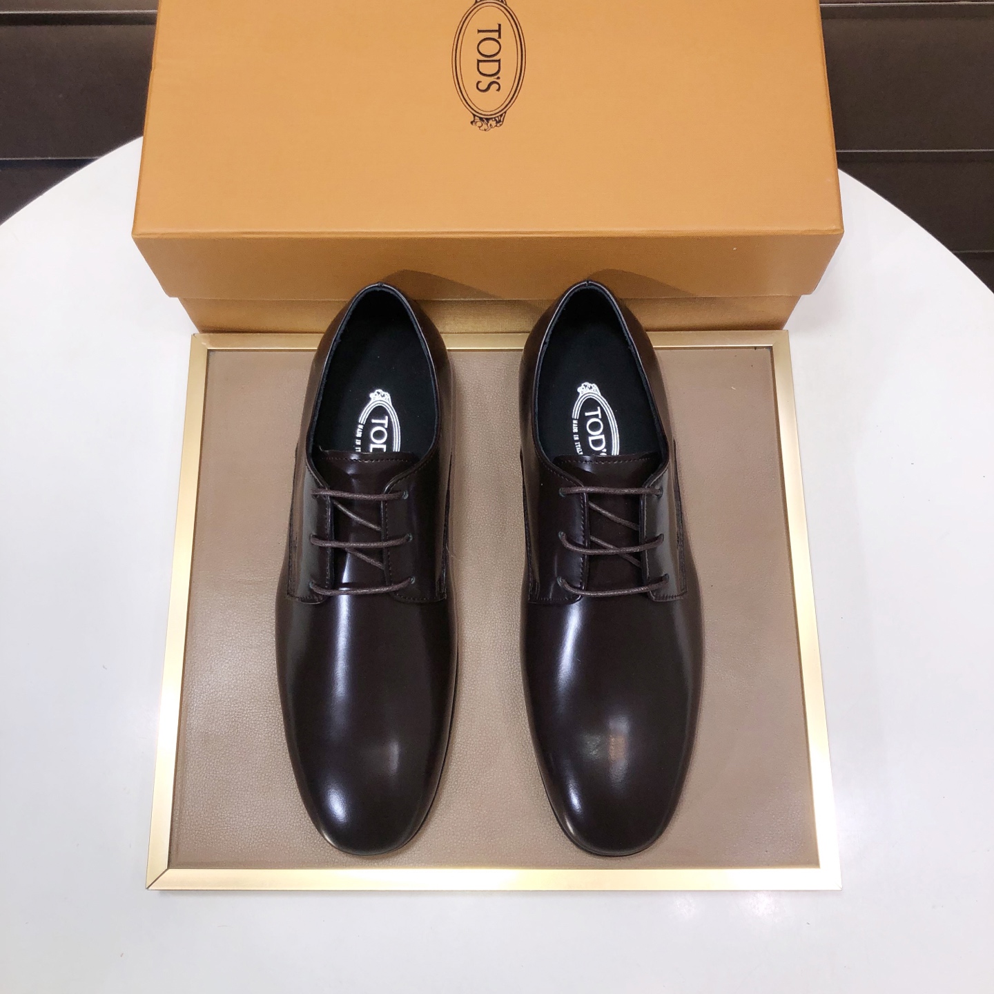 NO:888853,Industrial batch, product trademark TODS 'Tods' formal leather shoes, correct size: 38-45 (45 customized, non-returnable) product material selection, first-layer calfskin upper + leather lining. Strong three-dimensional visual effect, original rubber outsole, Tod's, cowhide19860909工工批 商品商标TODS「 托德斯」正装皮鞋 正码码数:38-45（45定制不退换） 商品材料精选 头层小牛皮鞋面+进牛皮内里.强烈立体视觉效果,原版橡胶大底,,Tod's,cowhide,Men's shoes