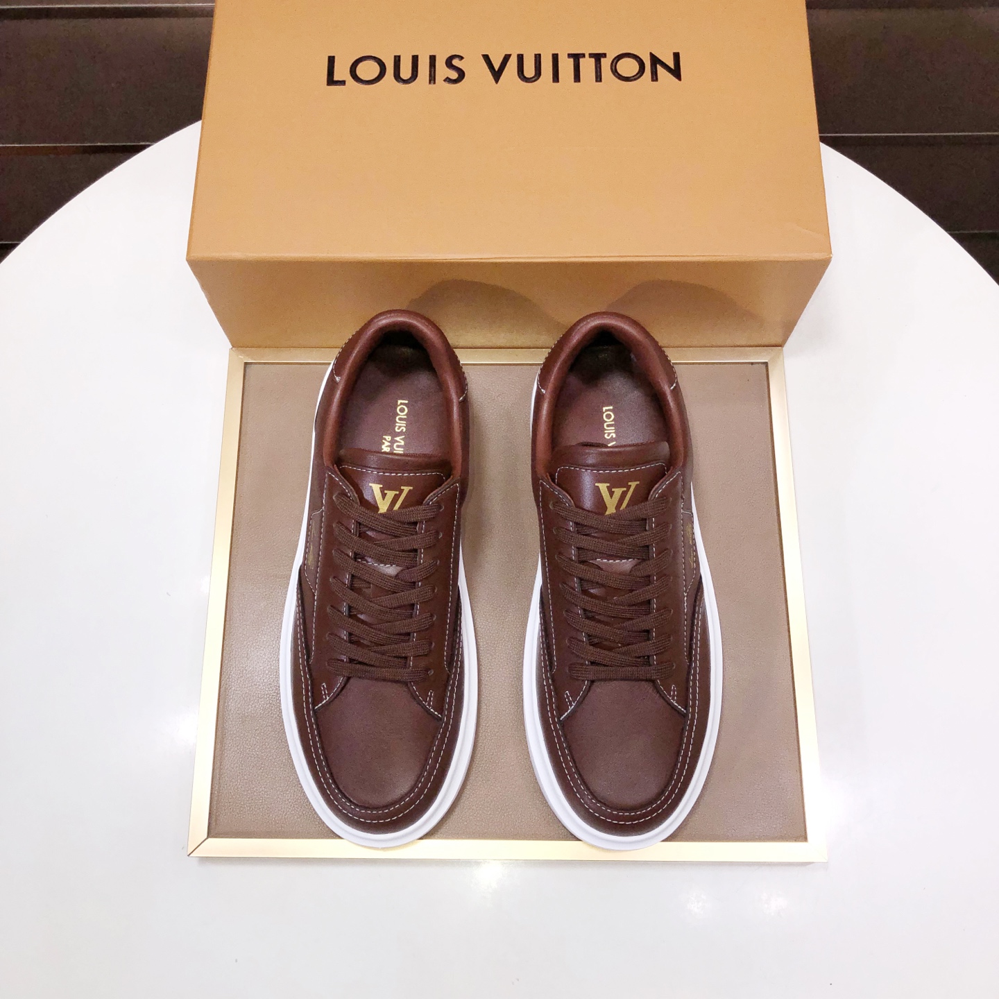 NO:898145,[Hermès] (cowhide lining) original item from the popular counter!  The world's top brand...Luxury quality...//Fashion High-end upper-foot...gives you a low-key and luxurious comfort experience. The upper is made of pure first-layer cowhide imported from Italy...sweat-absorbent cowhide lining...comfortable and breathable, high-end and classy...luxury and noble!!  ..Original factory shipment [Hug] stall..Original board.Code number: 39-46(46 customized),,hermes,cowhide19860909【爱马仕】（牛皮内里）爆款专柜原单货！世界顶级品牌..奢华品质....//时尚 上脚高档次 ..给你低调奢华的舒适体验.鞋面采用纯意大利进口原板头层牛皮..吸汗牛皮内里..,舒适透气,高端大气上档次..奢华尊贵! ！..代工厂出货 [拥抱]档口..原板.码数:39-46(46定制),,hermes,cowhide,Men's shoes