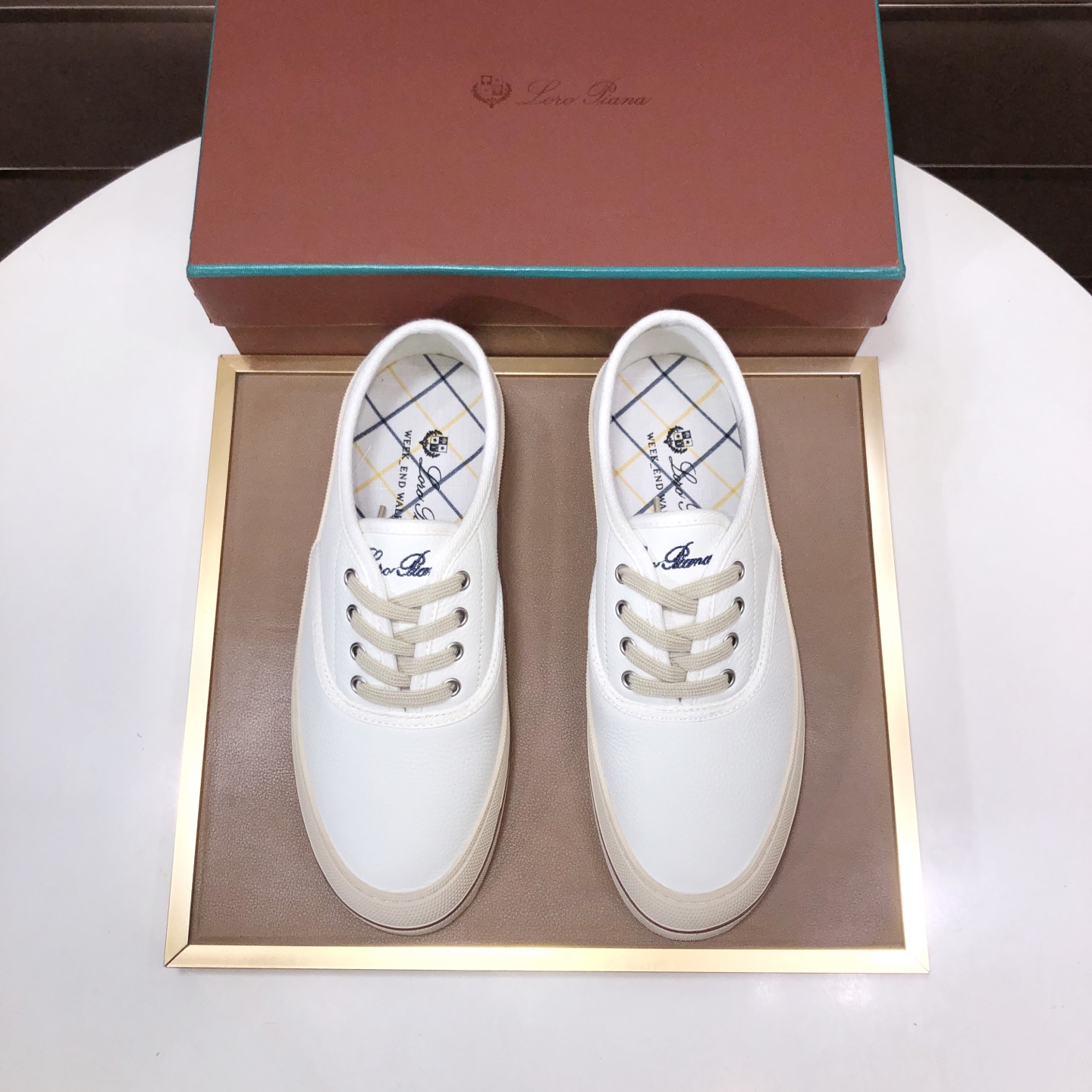 NO:898226,【】LP classic loafers, an Italian treasure brand, the only brand that can match Hermès!  Only after wearing it do we know that we can’t live up to our feet. Imported cashmere upper, water-dyed cowhide lining and cowhide feet. Official original glass rubber outsole and pendant. Exclusive original packaging (tag brand paper outer box handbag) code number 38-46, hermes, loro piana, loafers, cowhide19860909【】lp经典乐福鞋,意大利宝藏品牌,唯一能和爱马仕匹配的品牌！穿了才知道不能辜负我们的双脚,鞋面进口小羊绒,水染牛皮内里牛皮垫脚 官方原版玻璃胶大底、吊坠.独家原版包装（吊牌品牌纸外盒手提袋）码数38-46,,hermes,loro piana,loafers,cowhide,Men's shoes