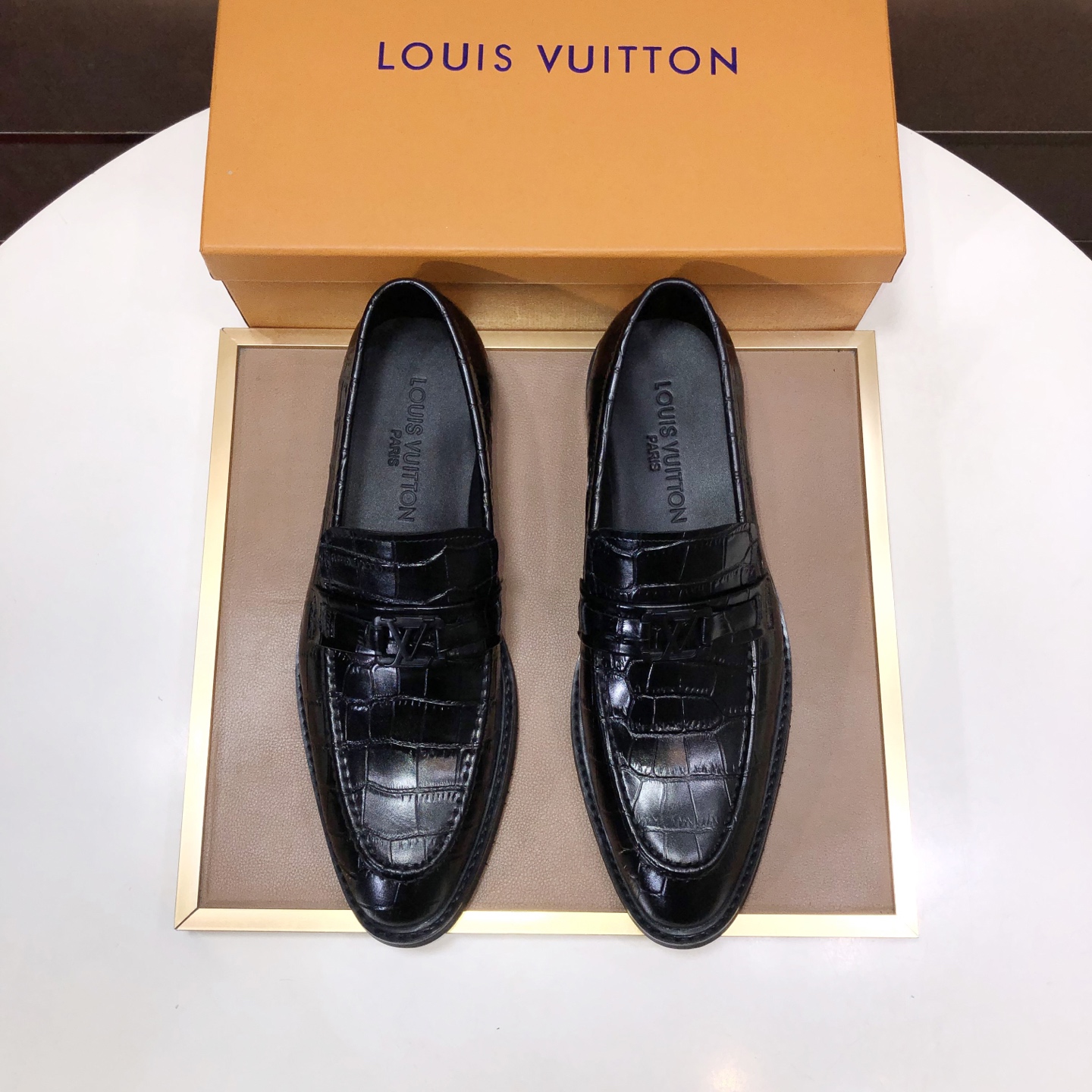 NO:930548,[LOUIS VUITTON] (sheepskin lining) new cowhide LV dress shoes counter, one-to-one production of original quality, imported cowhide upper, full sheepskin lining, original rubber outsole, {high quality visible} code number 38-45 (45 custom-made),, louis vuitton, louis vuitton, cowhide, sheepskin19860909【LOUIS VUITTON】(羊皮内里)新款牛皮LV正装鞋专柜一比一制作原单品质、进口牛皮鞋面全羊皮内里原单原版橡胶大底、｛高品质看得见｝码数38-45(45定做),,louis vuitton,louis vuitton,cowhide,sheepskin,Men's shoes