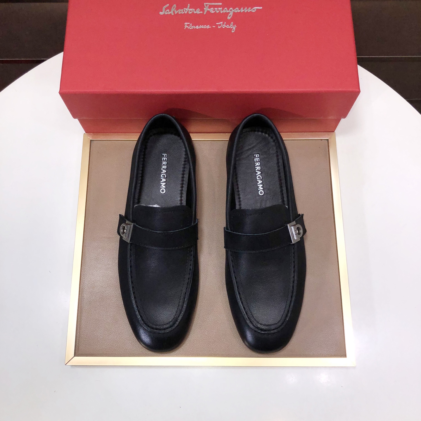 NO:930468,[Ferragamo/Ferraga Curtain] The latest model of the counter is the original imported high-quality cowhide with open edges + imported cowhide lining + original luxury metal buckle + original combination outsole, no pressure, 39–45 (customized for 45, non-refundable),,ferragamo,cowhide19860909【Ferragamo/菲拉格幕】专柜最新款原版进口开边上乘牛皮+进口牛皮内里+原版奢华金属扣+原版组合大底对比无压力 39–45(45定做不退换),,ferragamo,cowhide,Men's shoes