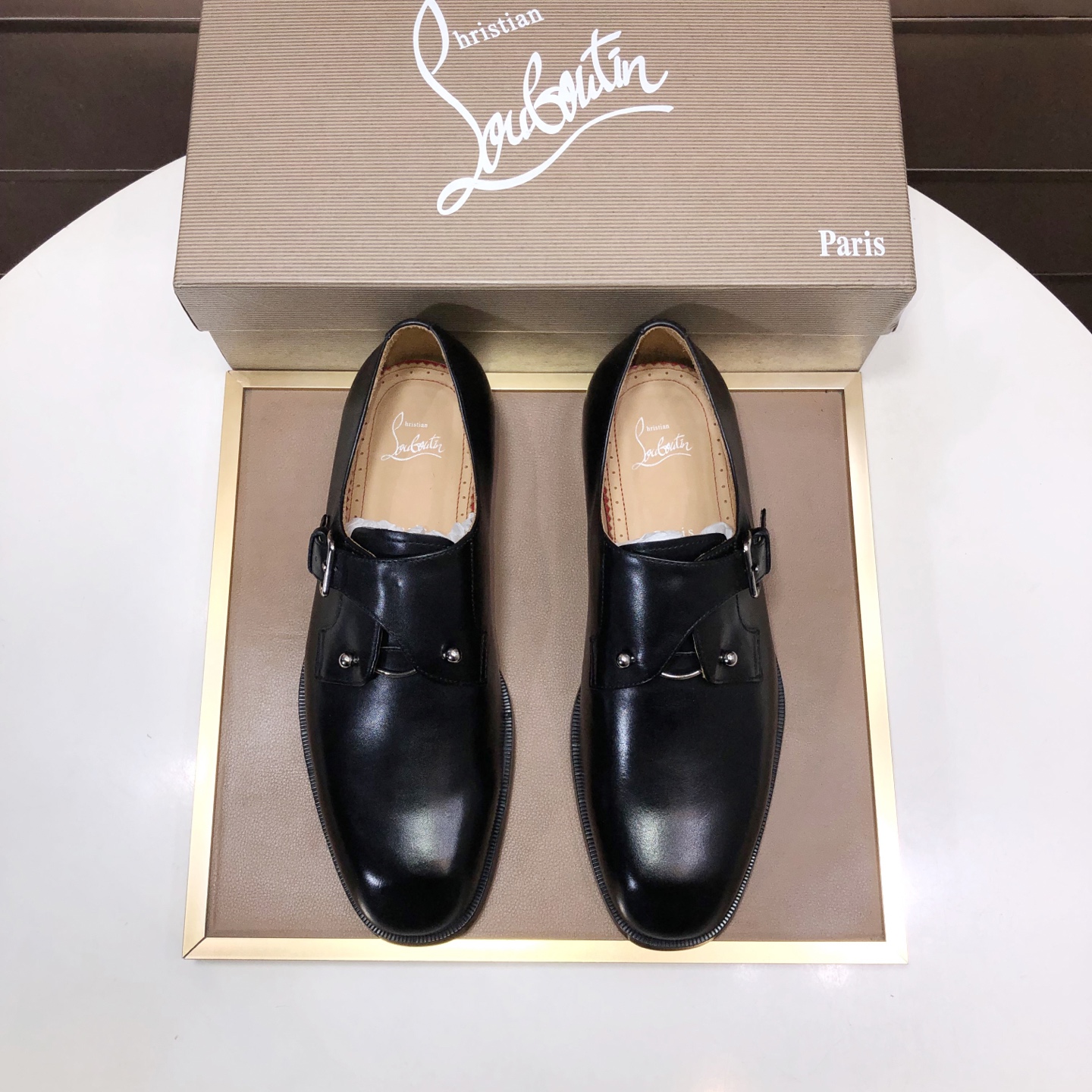 NO:953606,【Chrstian Loubotin】The original model of red-soled shoes, the highest version on the market, purely handmade with imported rivets, imported high-grade drilled imported cowhide for the upper, and the first layer of water-dyed cowhide lining!  Original EU high-gloss outsole.38-46 (customized at 45.46),,christian louboutin,cowhide19860909【Chrstian Loubotin】红底鞋原版开模,市面最高版本,纯手工制作进口铆钉、进口高档钻进口牛皮制作鞋面,头层水染牛皮内里！原版EU高光大底.38-46（45.46定做）,,christian louboutin,cowhide,Men's shoes
