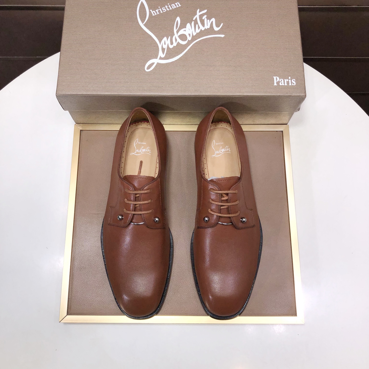 NO:953627,【Chrstian Loubotin】The original model of red-soled shoes, the highest version on the market, purely handmade with imported rivets, imported high-grade drilled imported cowhide for the upper, and the first layer of water-dyed cowhide lining!  Original EU high-gloss outsole.38-46 (customized at 45.46),,christian louboutin,cowhide19860909【Chrstian Loubotin】红底鞋原版开模,市面最高版本,纯手工制作进口铆钉、进口高档钻进口牛皮制作鞋面,头层水染牛皮内里！原版EU高光大底.38-46（45.46定做）,,christian louboutin,cowhide,Men's shoes