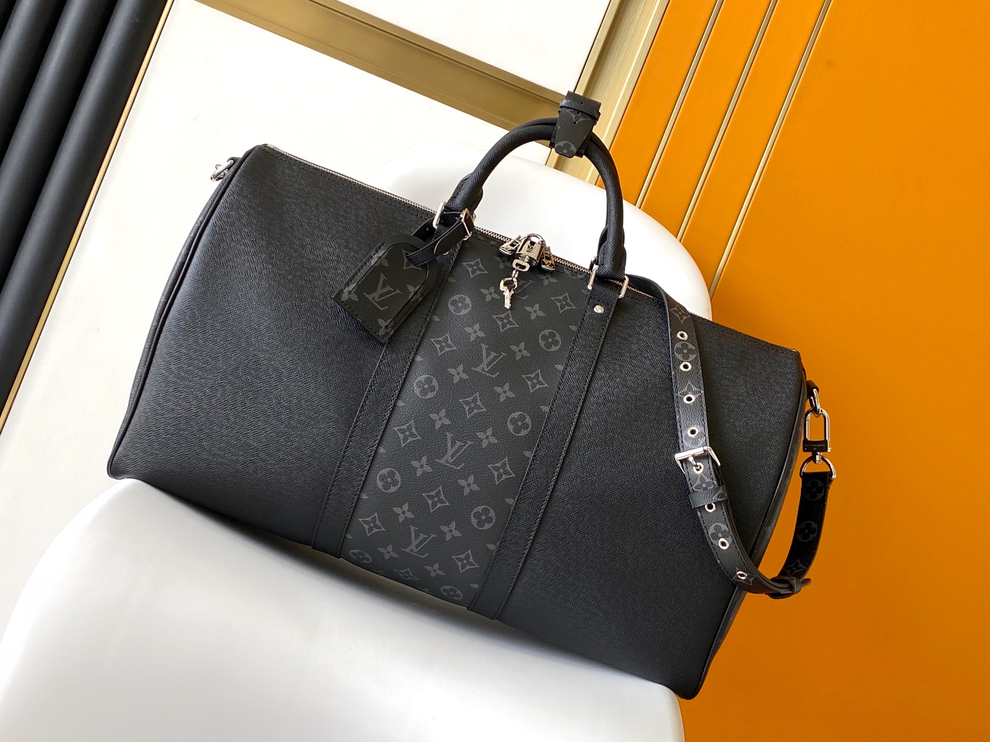 Louis Vuitton LV Keepall Travel Bags Black Taiga Fashion Casual M53763