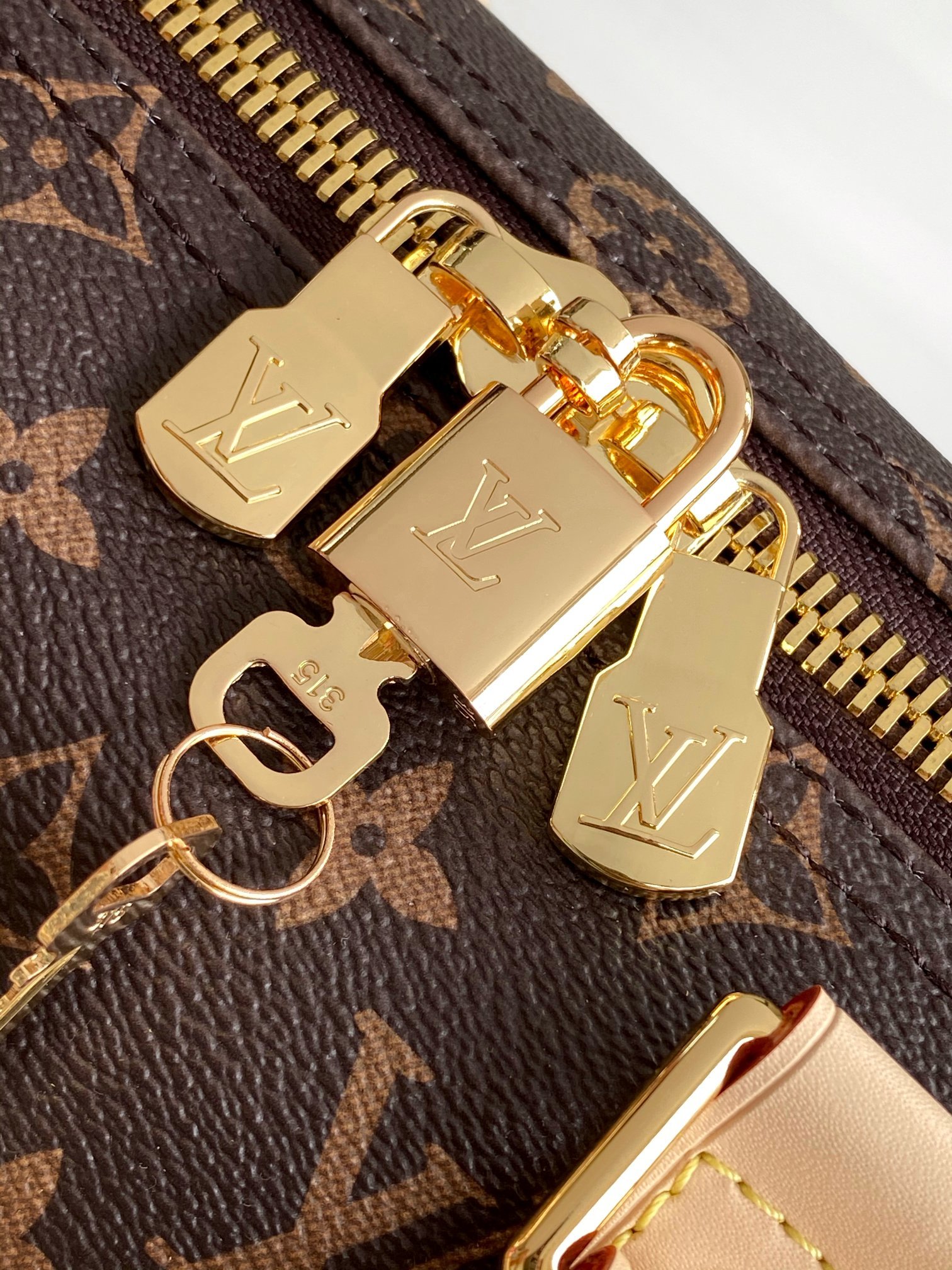 M13752 163C变码芯片 本款 Keepall Bandoulière 45 旅行袋取材经典 M