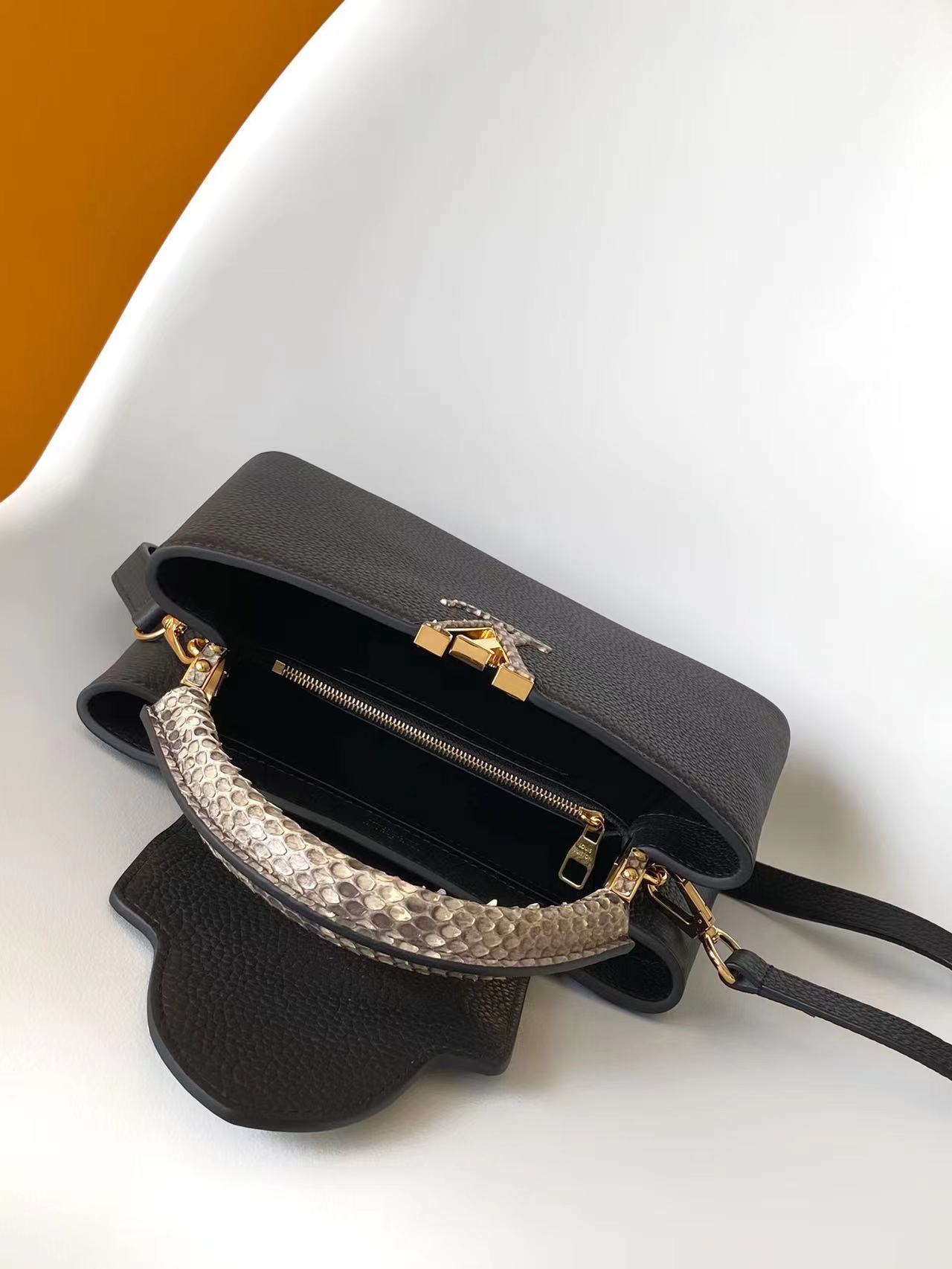 N85515白色 N85514黑色 特级原厂 动态163 2024 夏季款 Capucines 迷你手袋