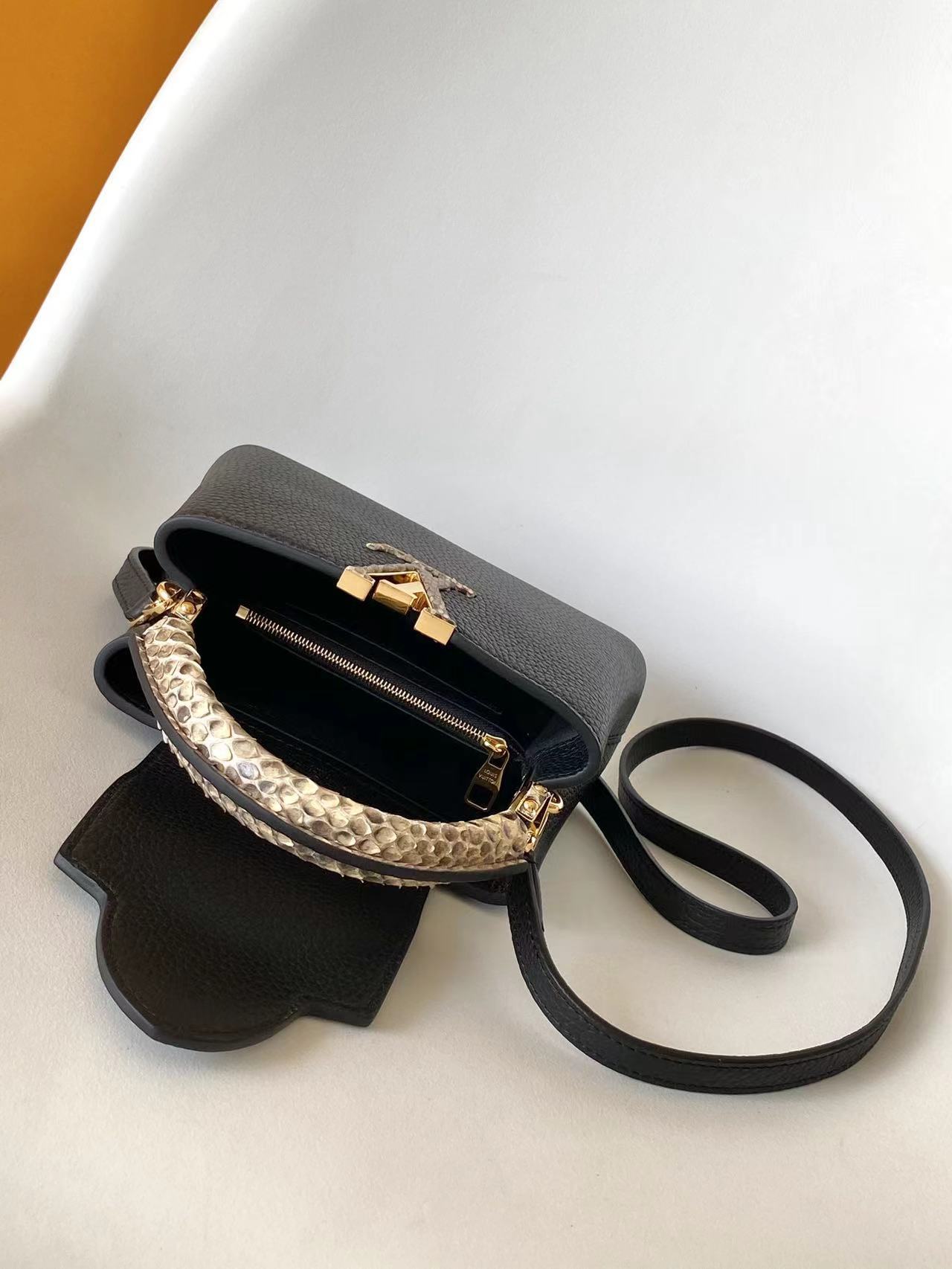 N85515白色 N85514黑色 特级原厂 动态163 2024 夏季款 Capucines 迷你手袋