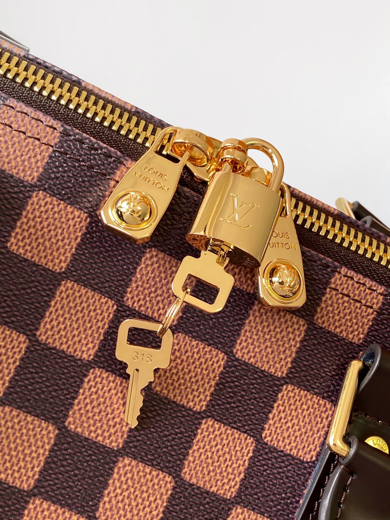 N40799啡格 163c01动态芯片 本款 Keepall Bandoulière 50 旅行袋取材