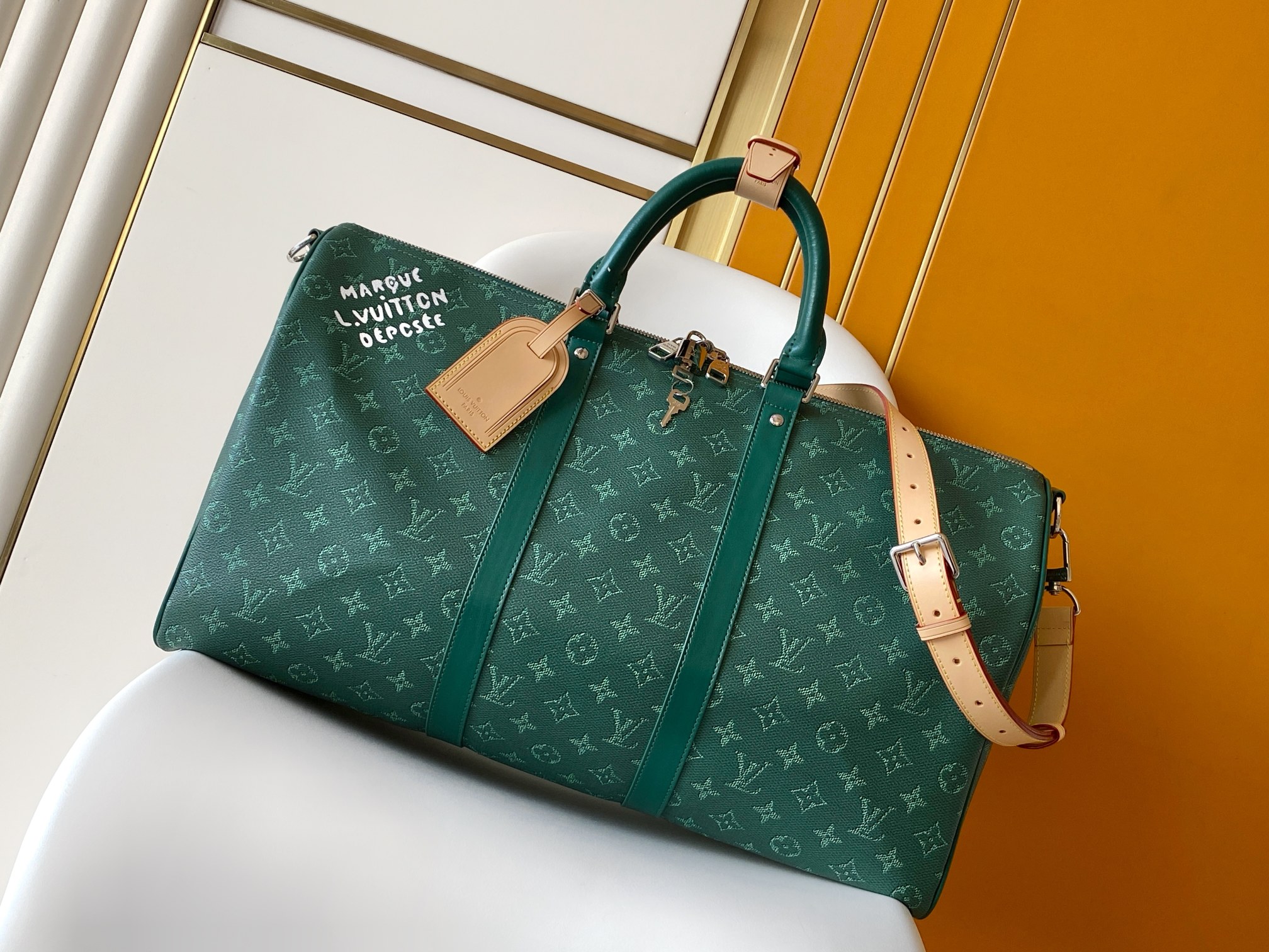 P600 M26864 azul M26865 naranja M26866 verde 163c01 chip dinámico Esta bolsa de viaje Keepall Bandoulière 50 está hecha…
