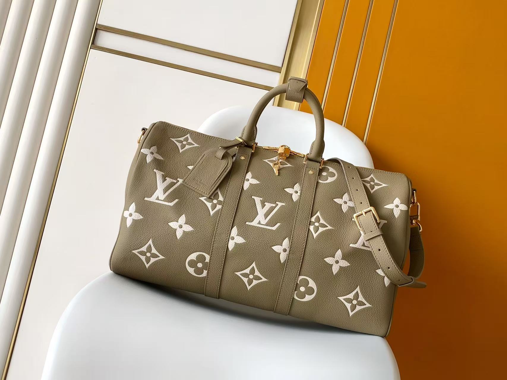 LV Keepall Bandoulière Giant Monogram Leather