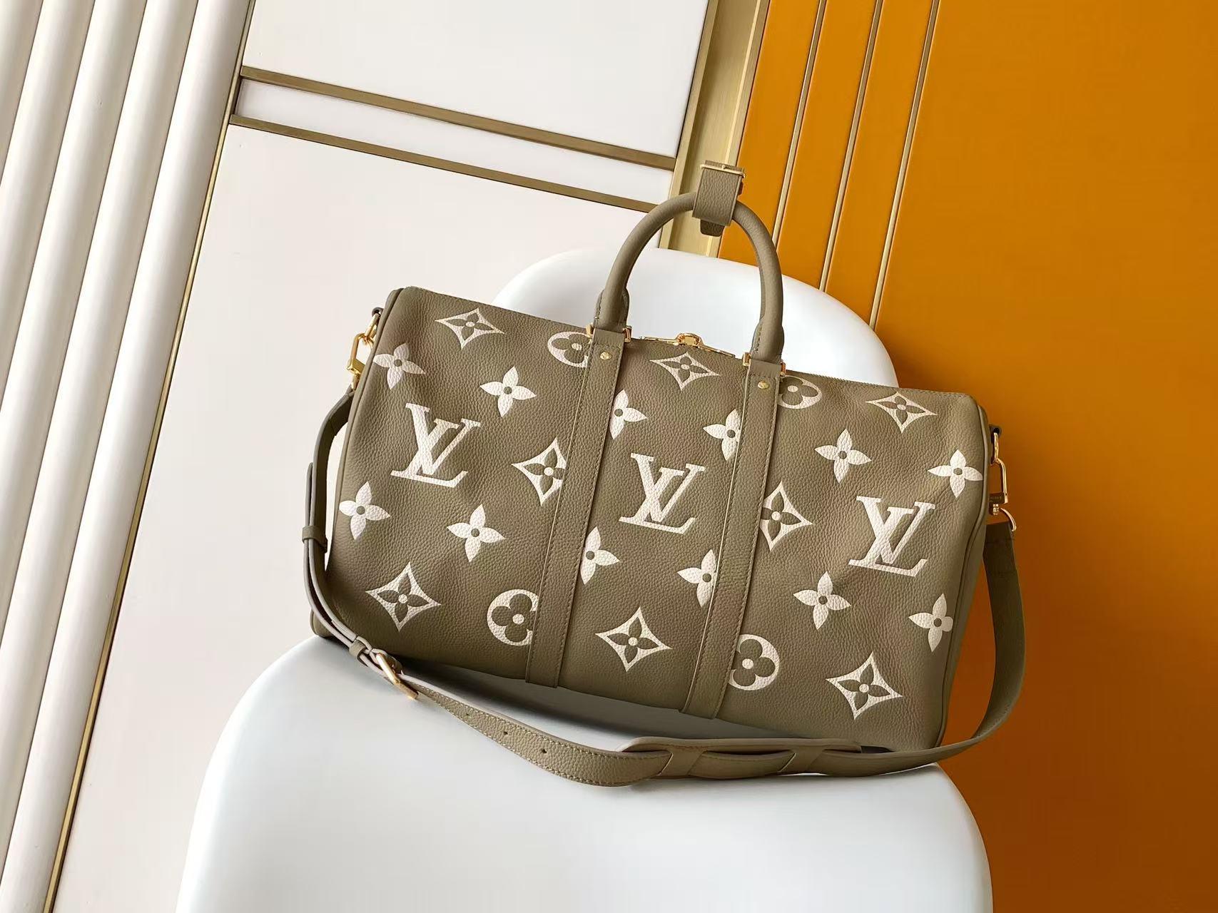 LV Keepall Bandoulière Giant Monogram Leather