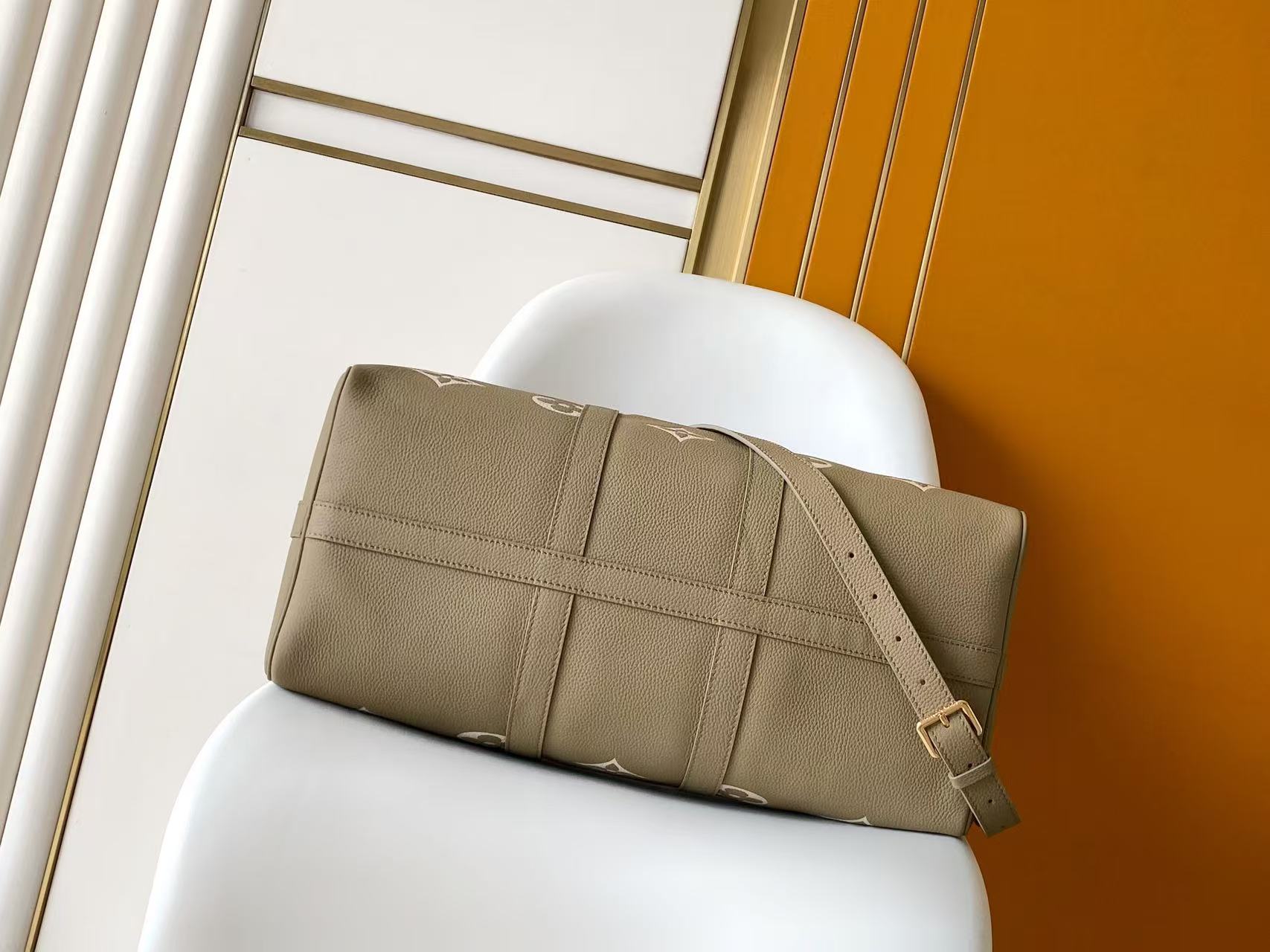 LV Keepall Bandoulière Giant Monogram Leather